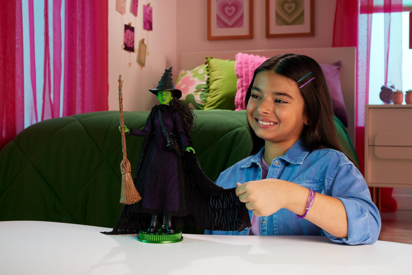 Mattel Universal Wicked Deluxe Elphaba Doll – 11-Point Articulation, Cape, Hat & Accessories