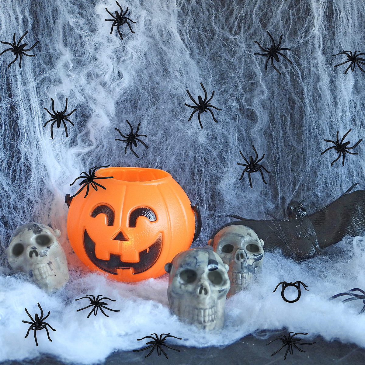Max Fun 300pcs Halloween Spider Rings for Kids – Bulk Plastic Spider Rings, 1.96” Party Favors