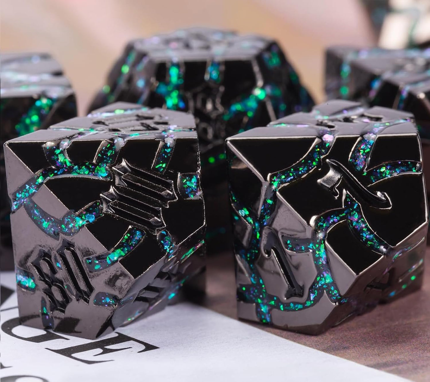 Maywin Cracked Rune Dice Set – Premium Green Mystic Vein Metal DND & RPG 7-Piece