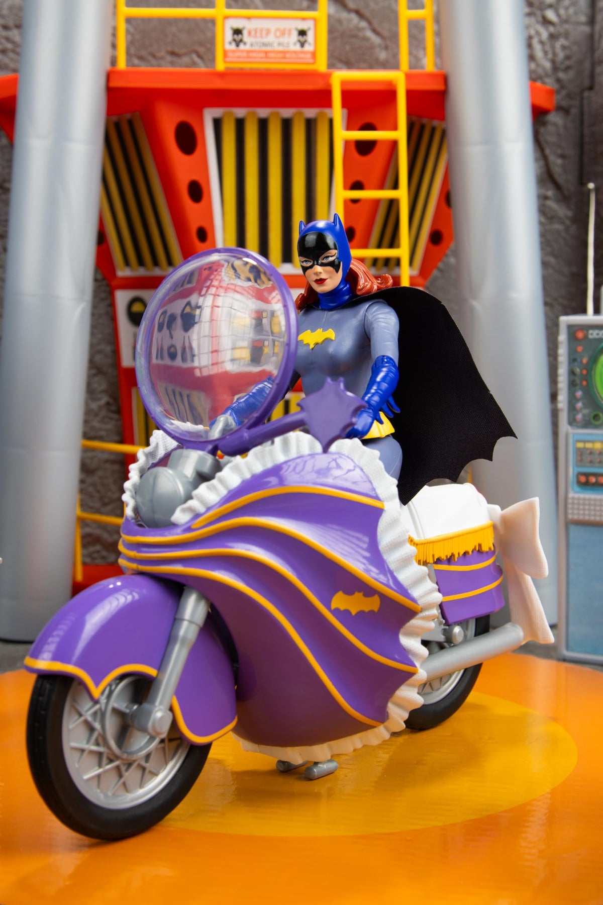 McFarlane Toys DC Retro Batgirl Cycle (Batman 66') – 6-inch Scale Vehicle