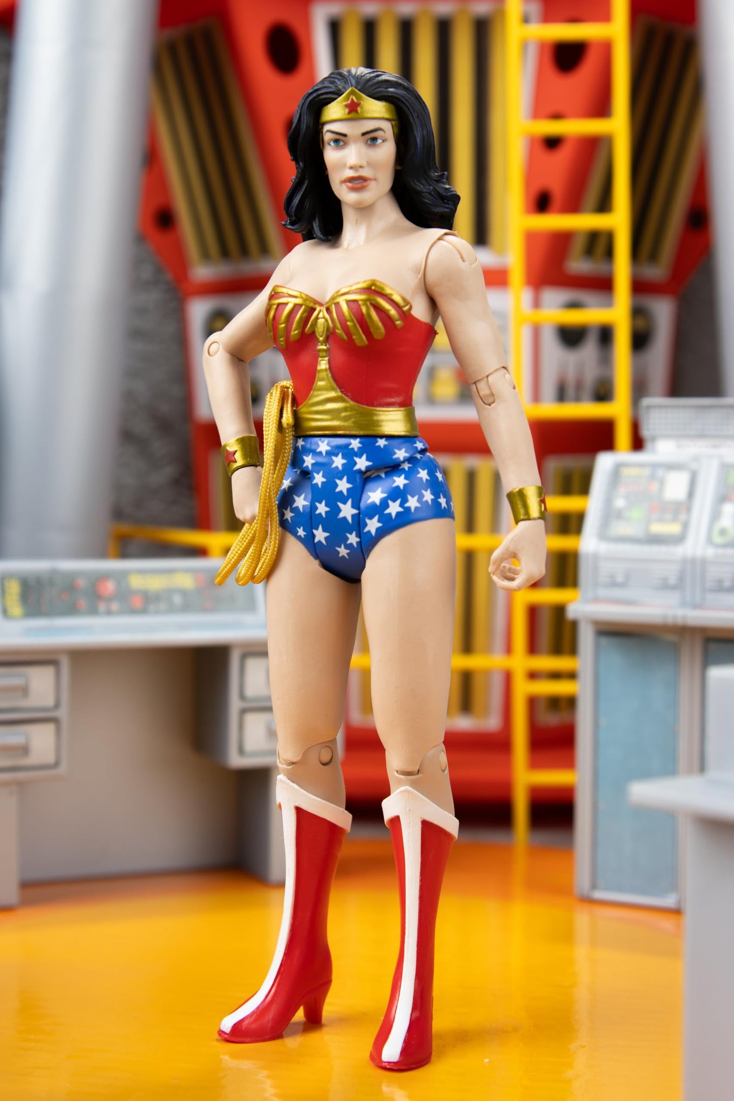 McFarlane Toys DC Retro Wonder Woman 6in Action Figure – Batman 66 Comic Edition