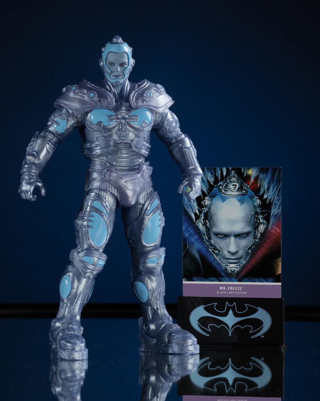 McFarlane Toys Batman & Robin Mr. Freeze Black Light Edition DC Multiverse – 18 cm Gold Label