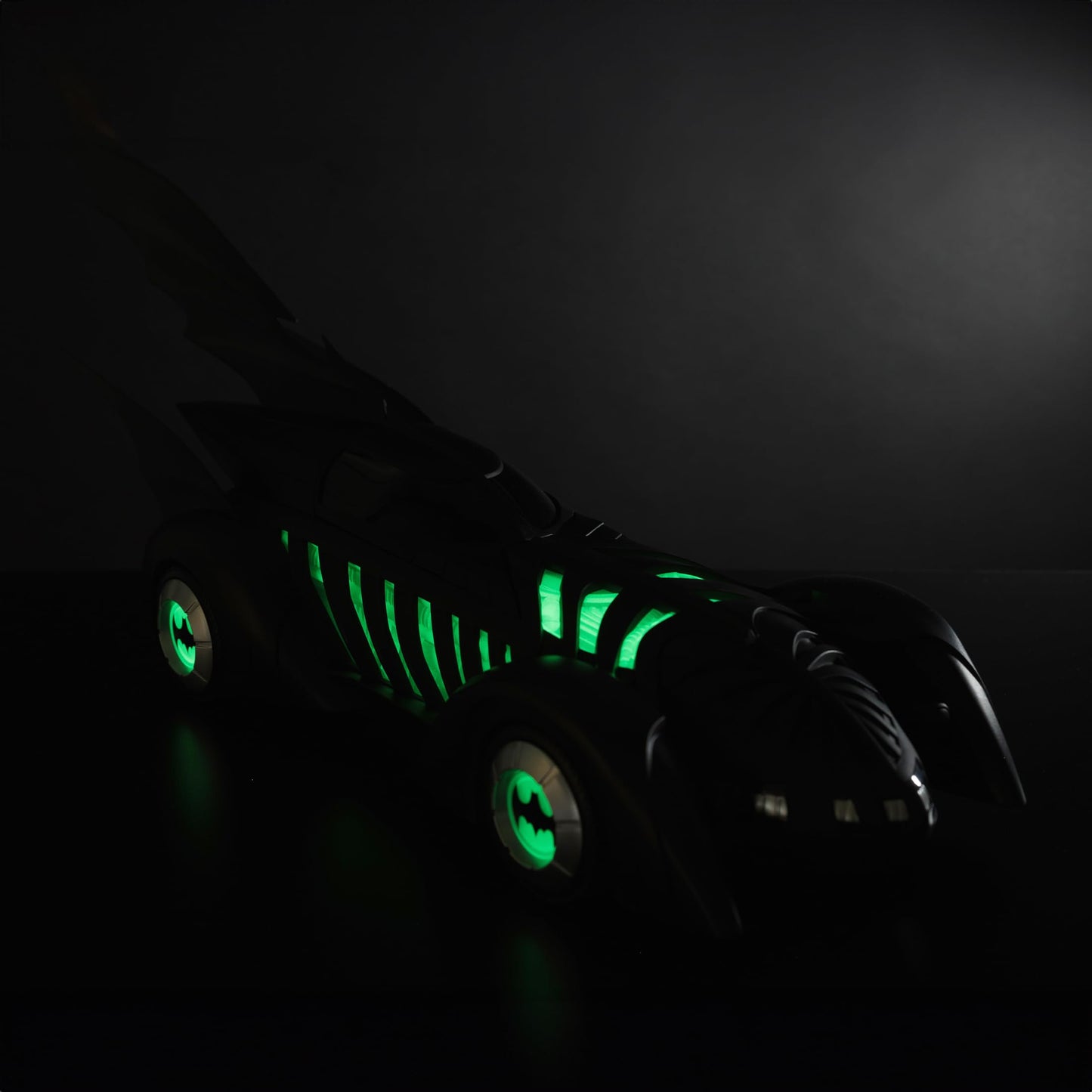 McFarlane Toys DC Multiverse Batmobile (Batman Forever) Glow in the Dark – Gold Label Vehicle
