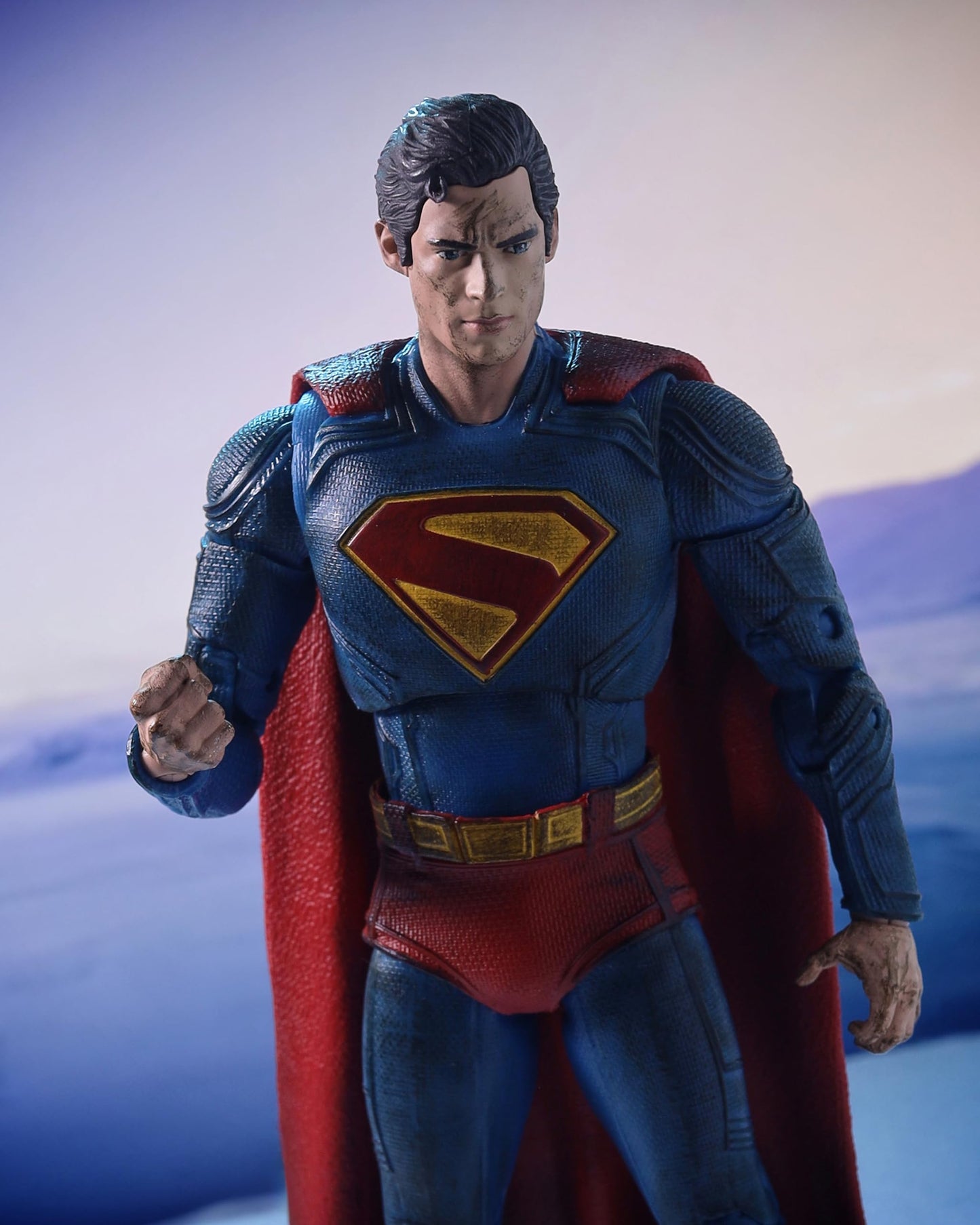 McFarlane Toys Superman (2025) DC Multiverse Battle Damaged Action Figure – Gold Label, 18 cm