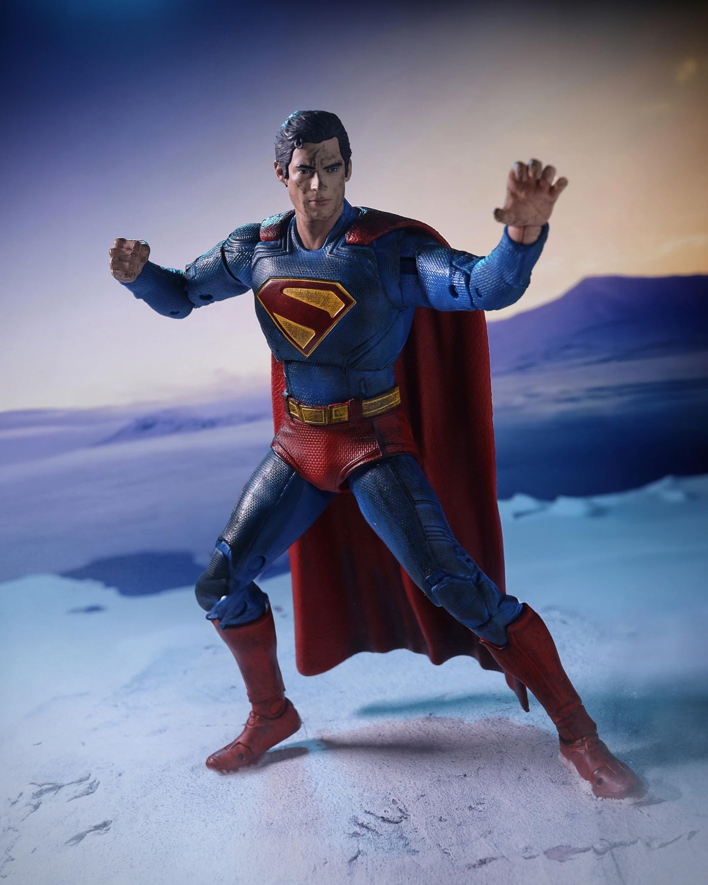 McFarlane Toys Superman (2025) DC Multiverse Battle Damaged Action Figure – Gold Label, 18 cm