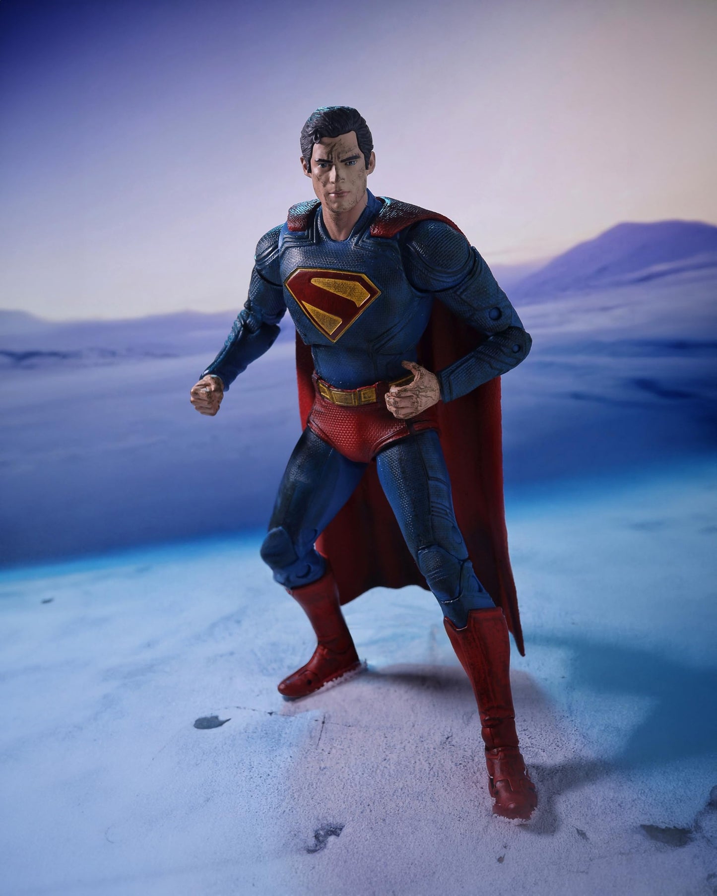 McFarlane Toys Superman (2025) DC Multiverse Battle Damaged Action Figure – Gold Label, 18 cm