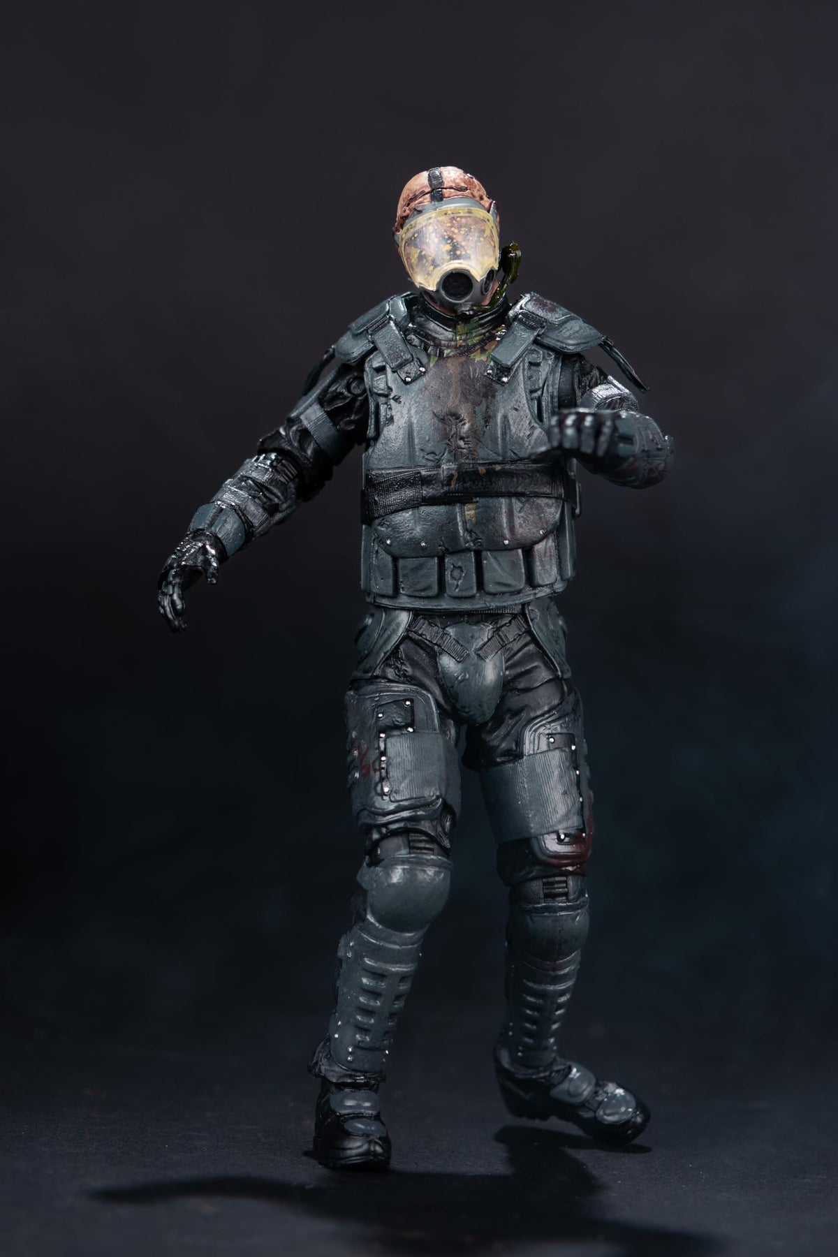 McFarlane Toys Walking Dead Riot Gear Gas Mask Zombie 5in Action Figure