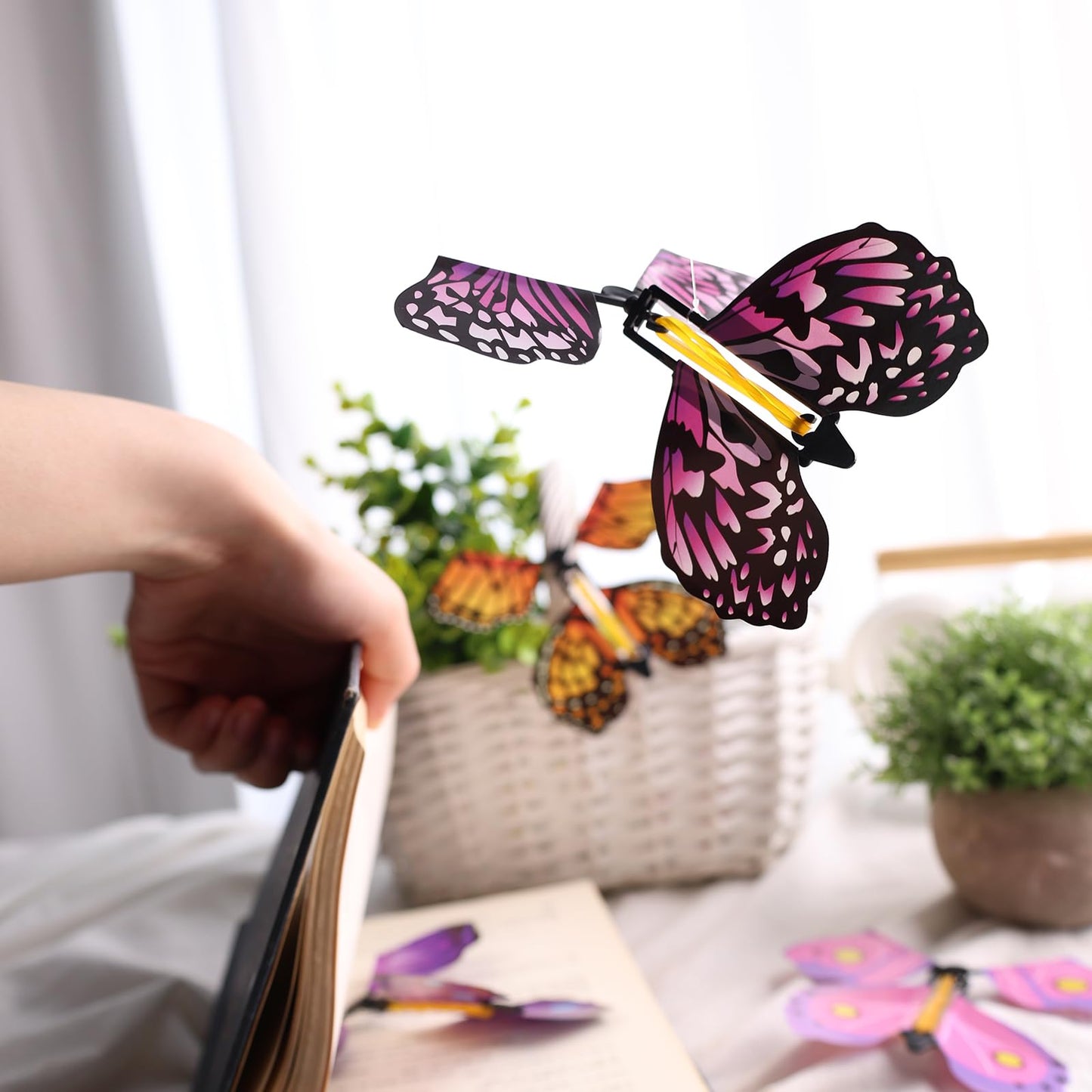 MCPINKY 26PCS Magic Flying Butterfly Toys – Wind-Up Butterflies for Cards, Books, Surprise Boxes & Party Gifts
