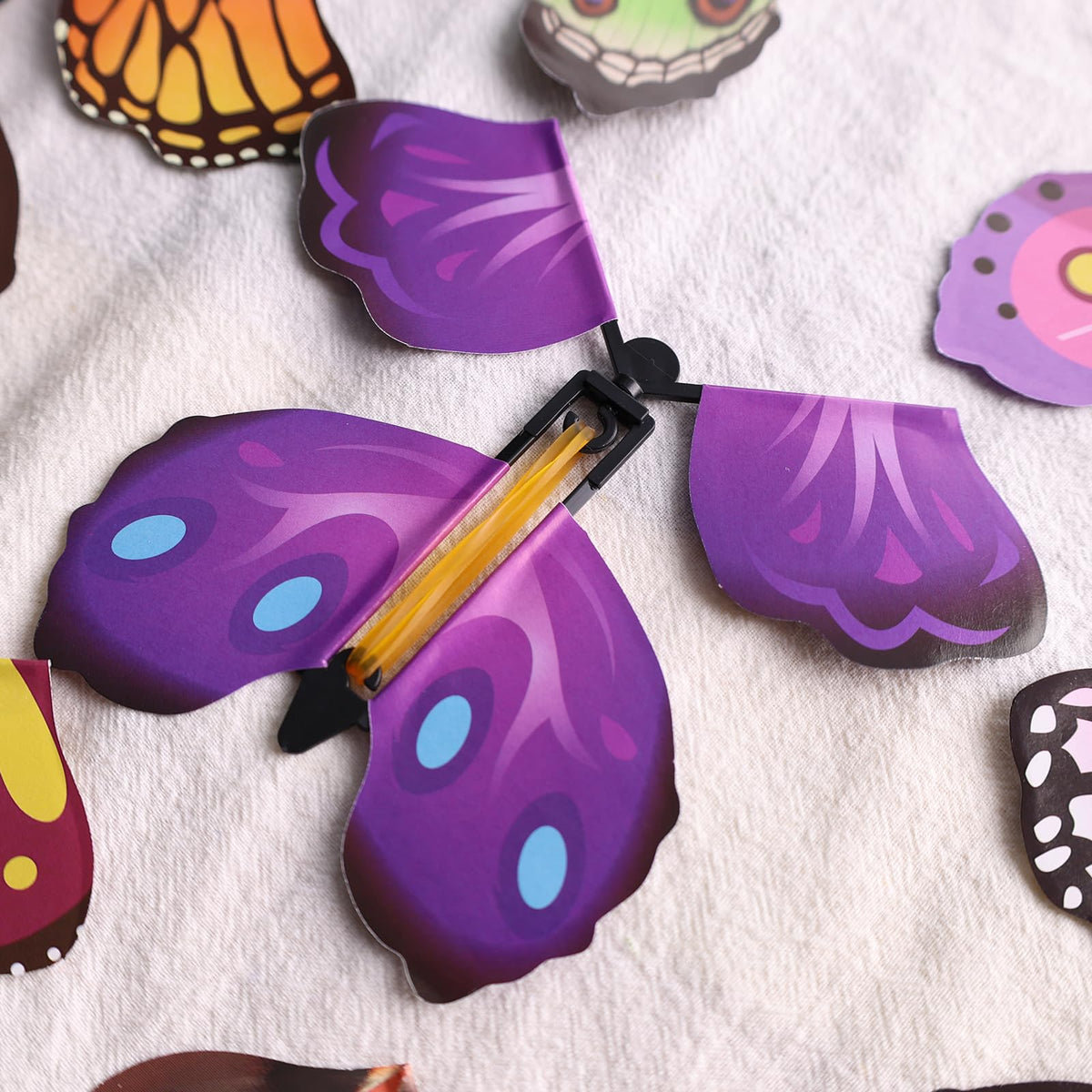 MCPINKY 26PCS Magic Flying Butterfly Toys – Wind-Up Butterflies for Cards, Books, Surprise Boxes & Party Gifts