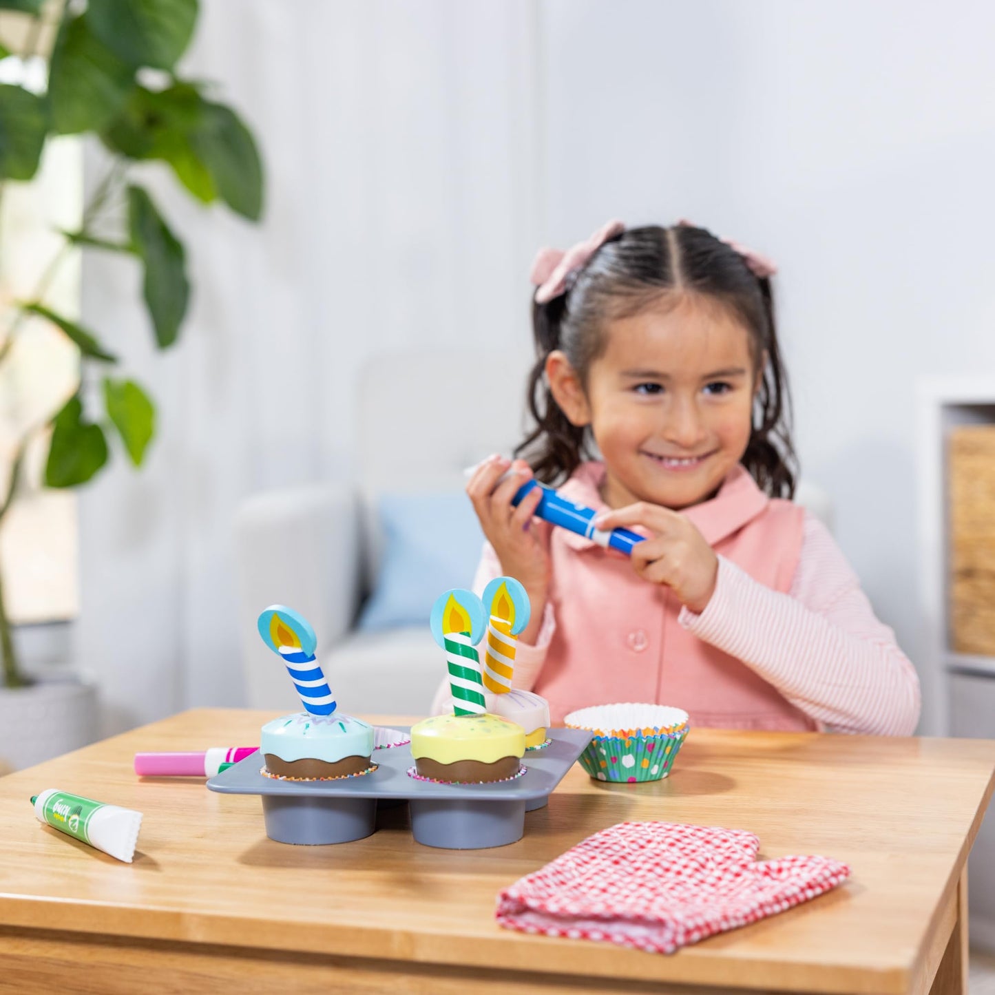 Melissa & Doug Bake & Decorate Cupcakes Kit – Wooden Cupcake Set with Toppings