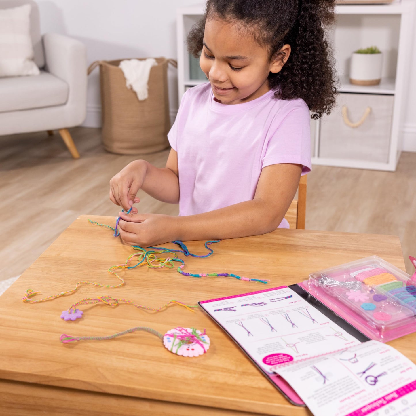 Melissa & Doug On The Go Friendship Bracelet Craft Set – 10+ Bracelets