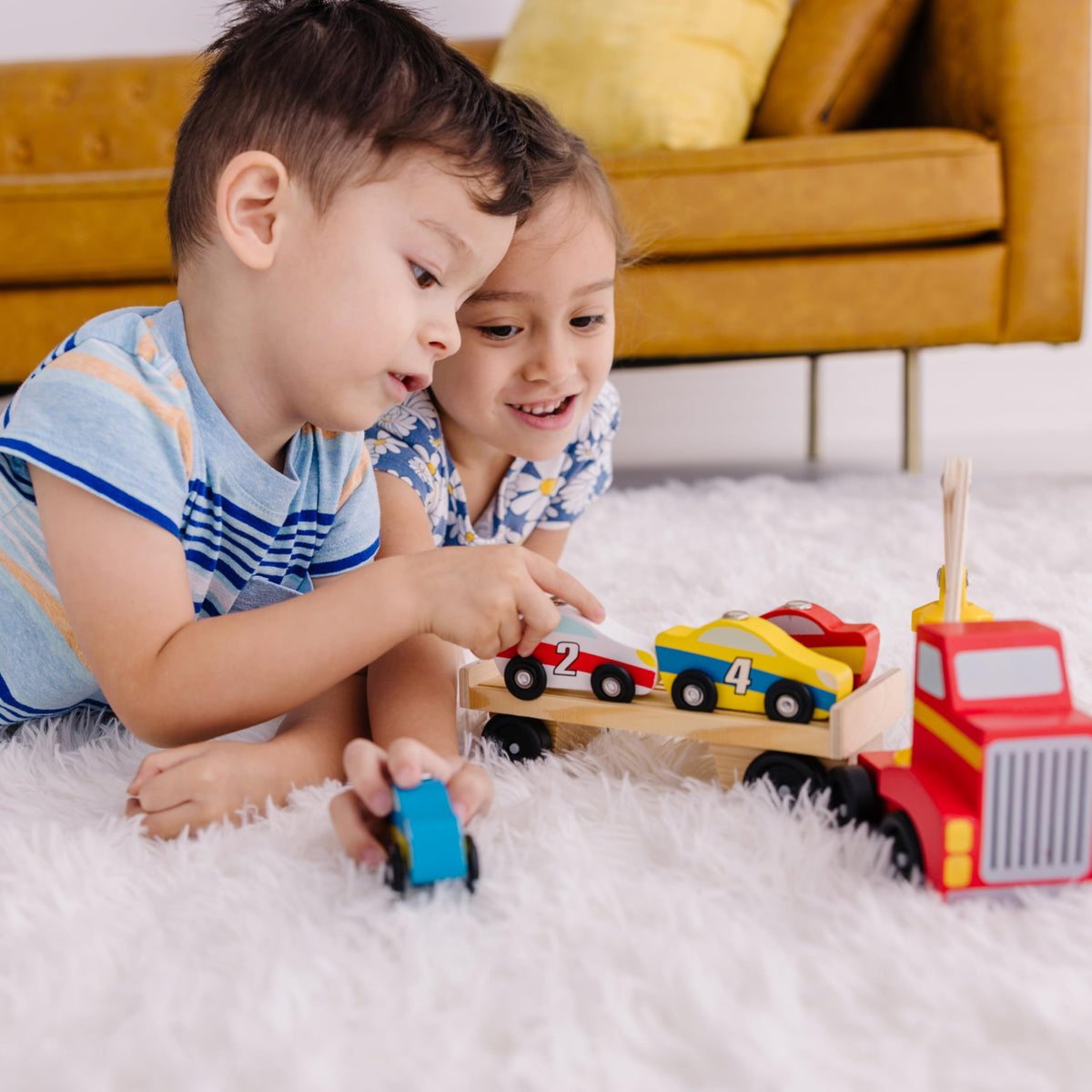Melissa & Doug Magnetic Car Loader Wooden Truck Crane with 4 Cars & Trailer