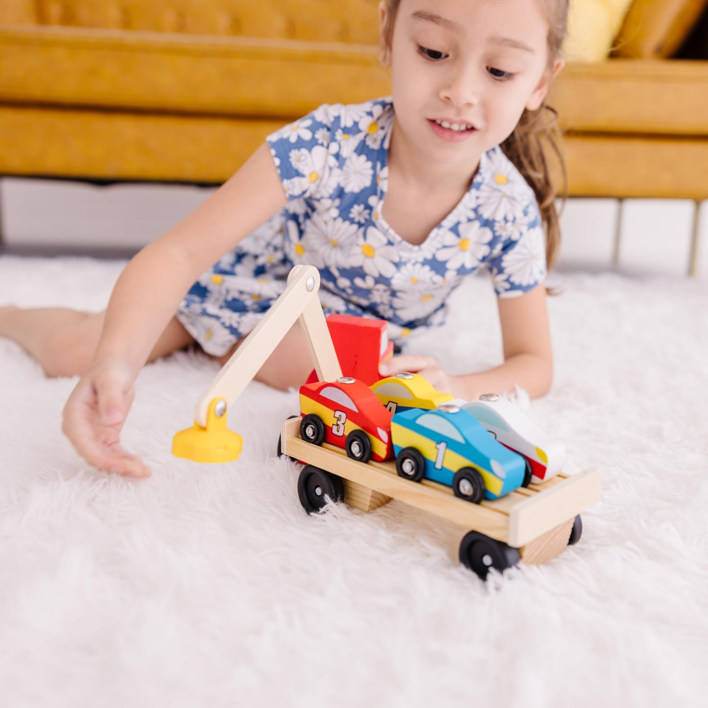 Melissa & Doug Magnetic Car Loader Wooden Truck Crane with 4 Cars & Trailer