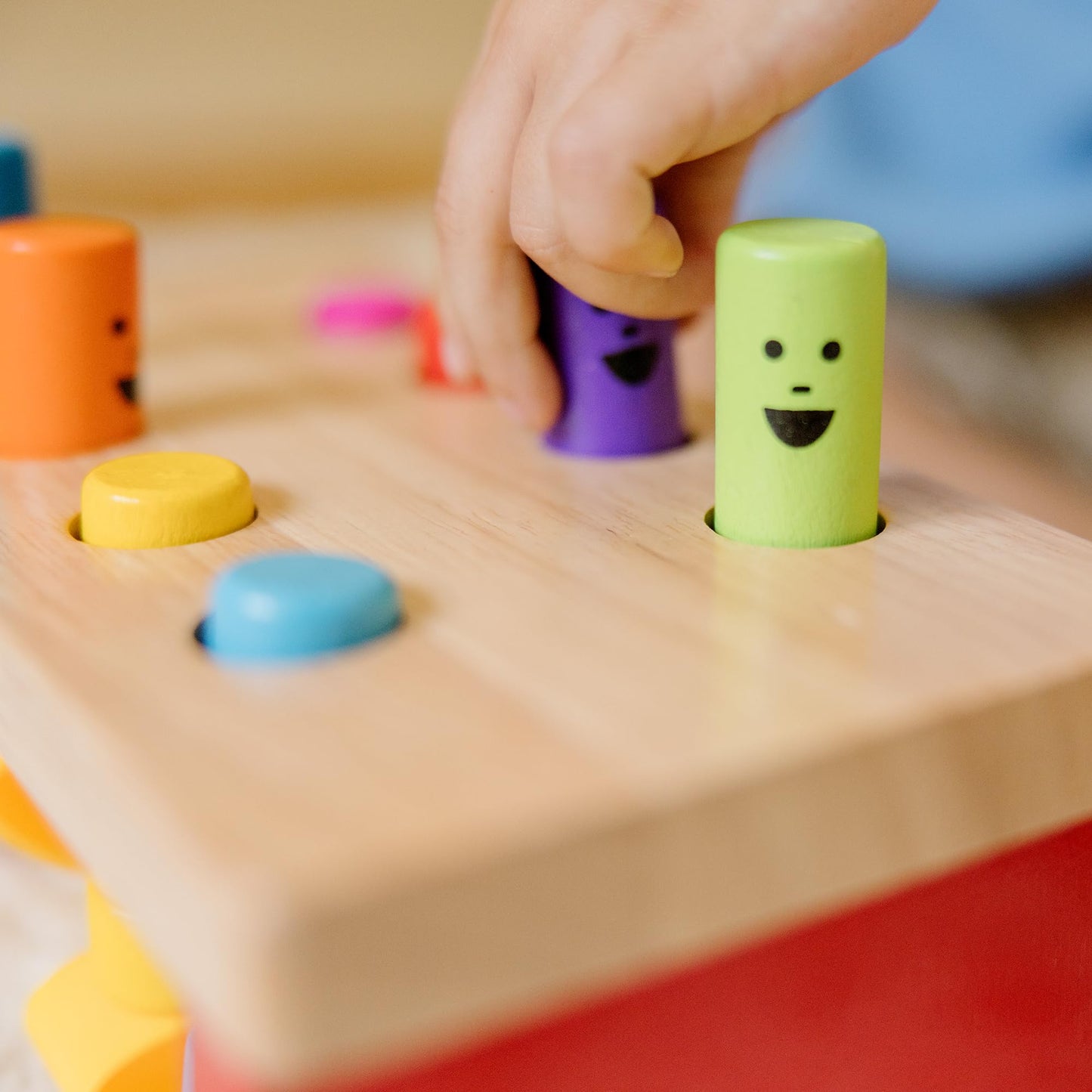 Melissa & Doug Deluxe Pounding Bench – Wooden Preschool Learning Toy with Mallet