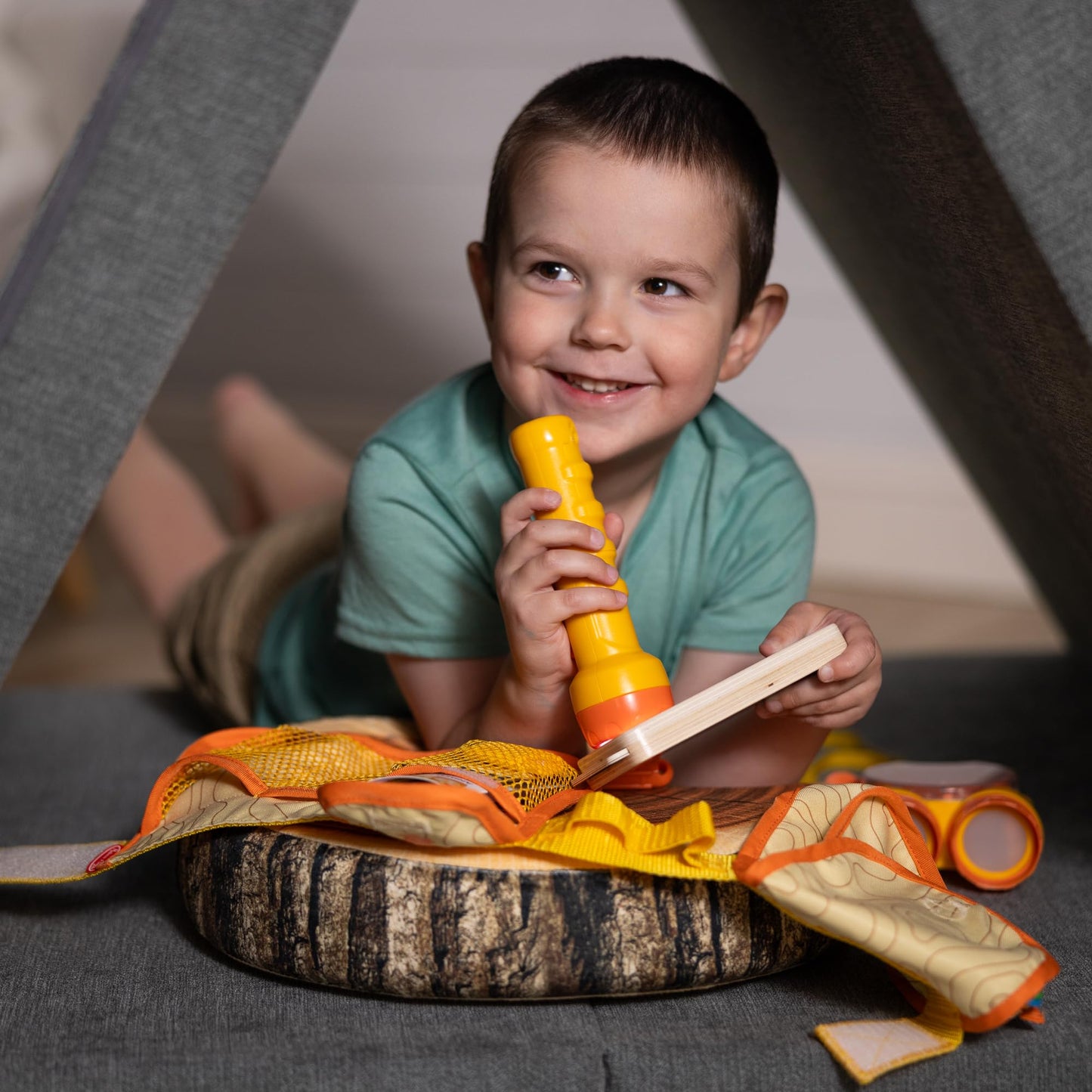 Melissa & Doug Grand Canyon National Park Hiking Gear Play Set – Pretend Hiking Belt, Binoculars & Photo Disk Viewer for Kids 3+