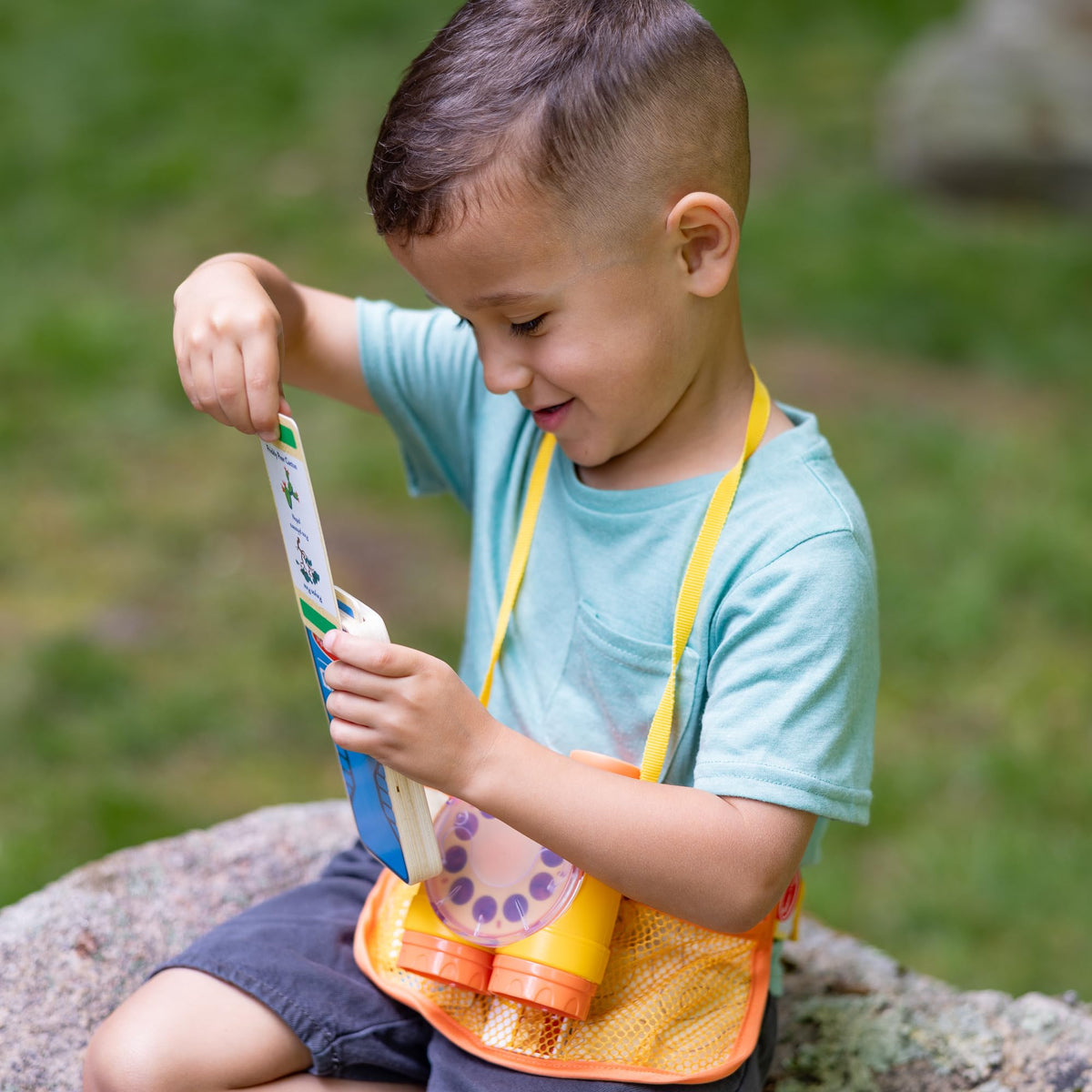 Melissa & Doug Grand Canyon National Park Hiking Gear Play Set – Pretend Hiking Belt, Binoculars & Photo Disk Viewer for Kids 3+
