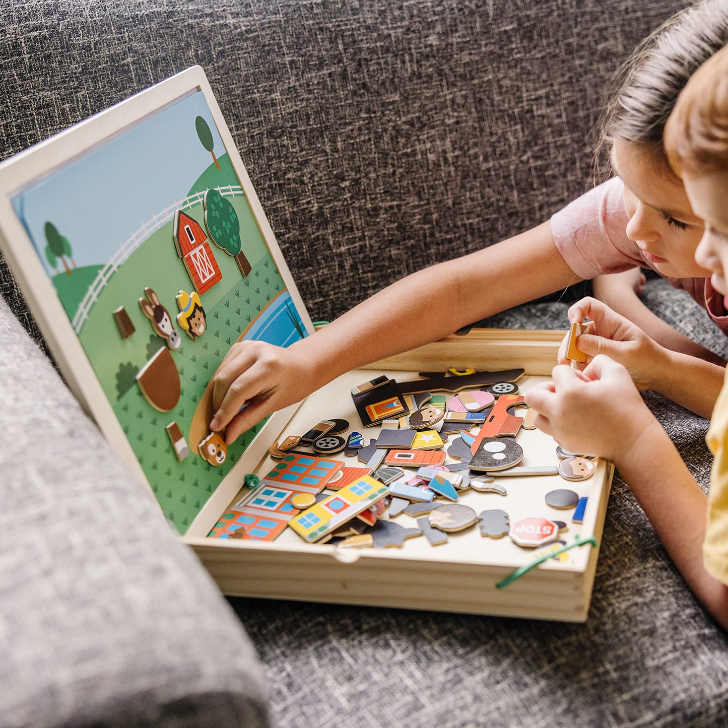 Melissa & Doug Wooden Magnetic Matching Picture Game – 119 Magnets (Ages 3+)