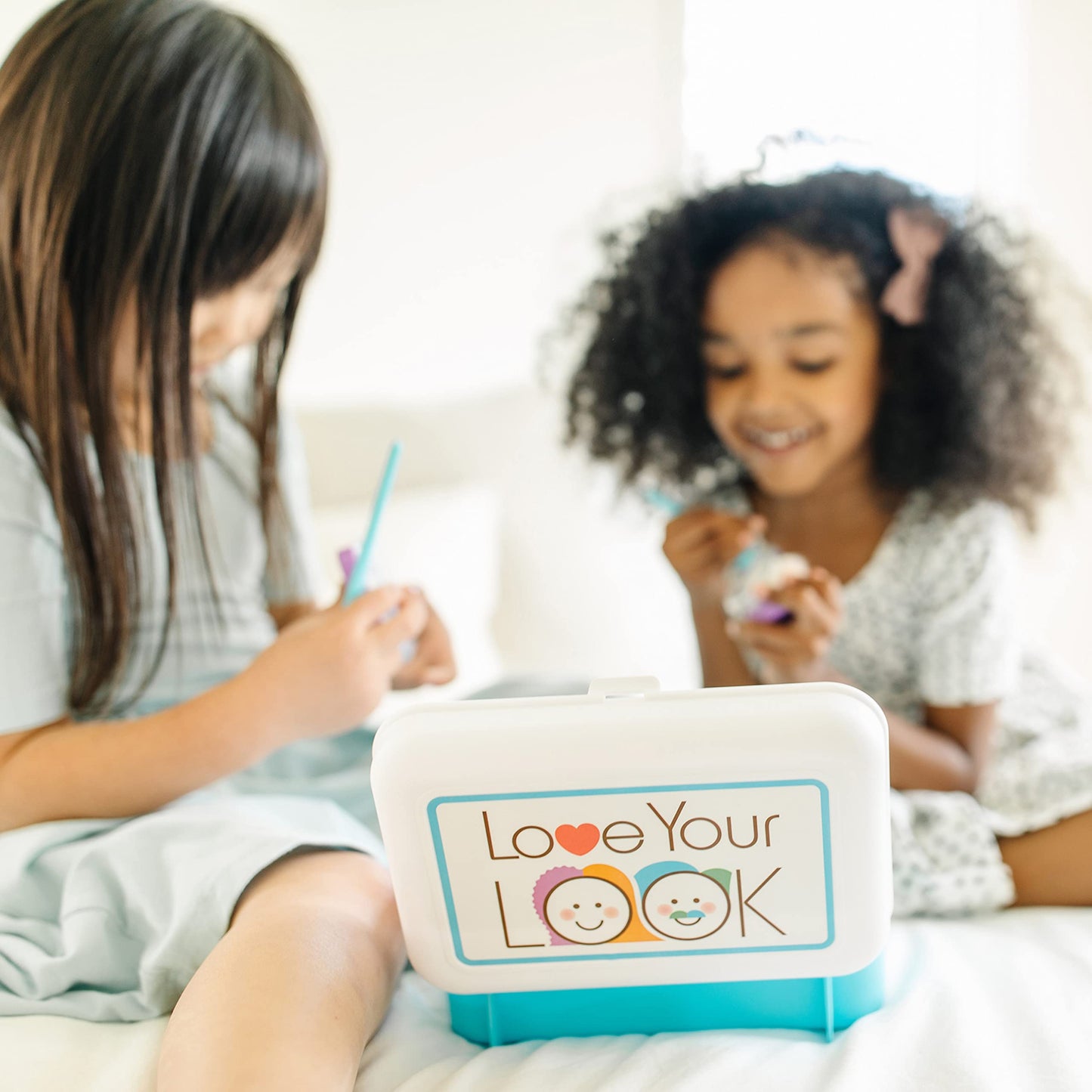 Melissa & Doug Love Your Look Pretend Makeup Kit (16 pcs) – Mess-Free Kids Vanity Set for Imaginative Play