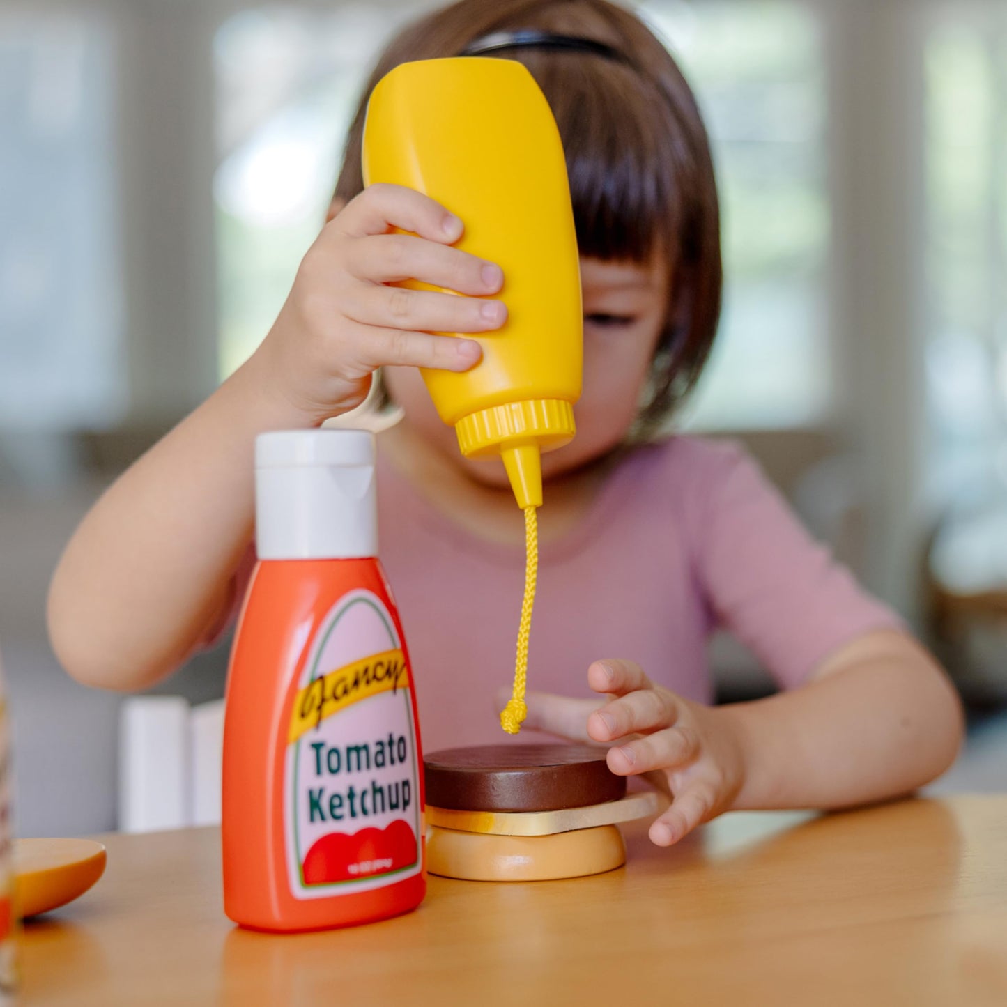 Melissa & Doug 5-Piece Favorite Condiments Play Food Set – Pretend Ketchup, Mustard, Ranch, Mayo, BBQ (Ages 3+)