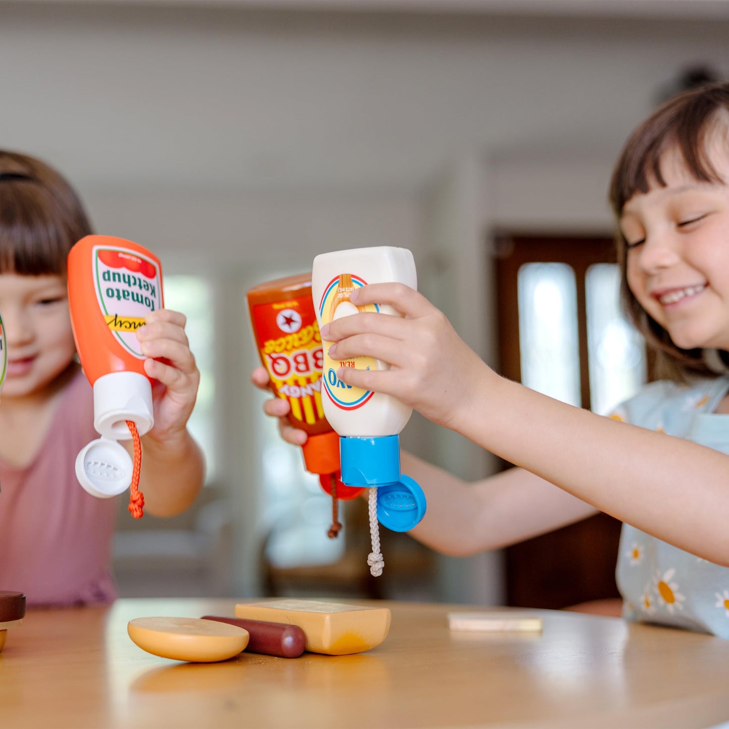Melissa & Doug 5-Piece Favorite Condiments Play Food Set – Pretend Ketchup, Mustard, Ranch, Mayo, BBQ (Ages 3+)