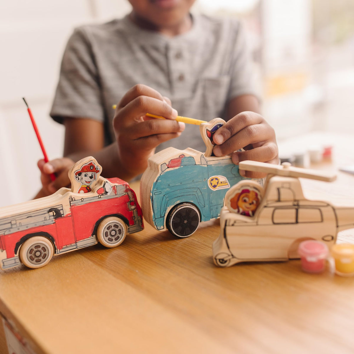 Melissa & Doug PAW Patrol Wooden Vehicles Craft Kit – Decorate 3 Vehicles & 3 Figures