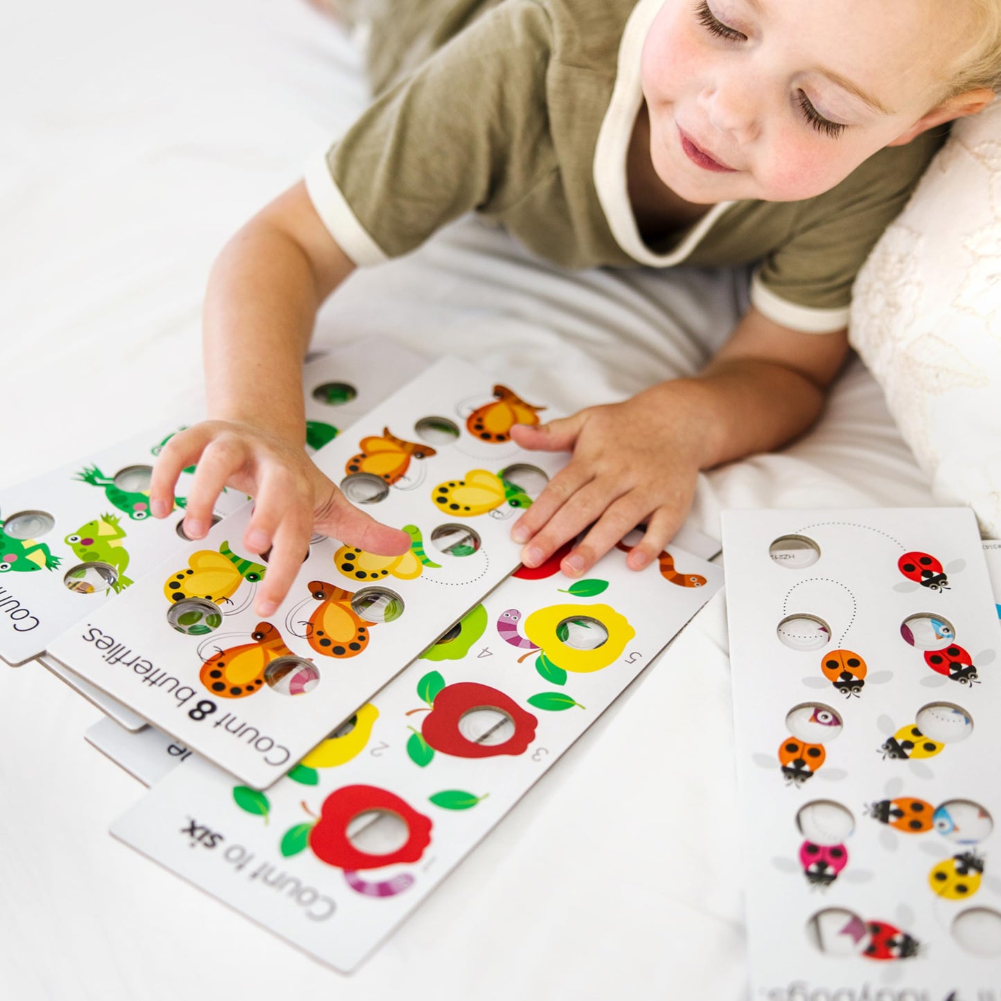 Melissa & Doug Poke-a-Dot Numbers, Shapes & Colors Jumbo Learning Cards – 13 Double-Sided Flash Cards