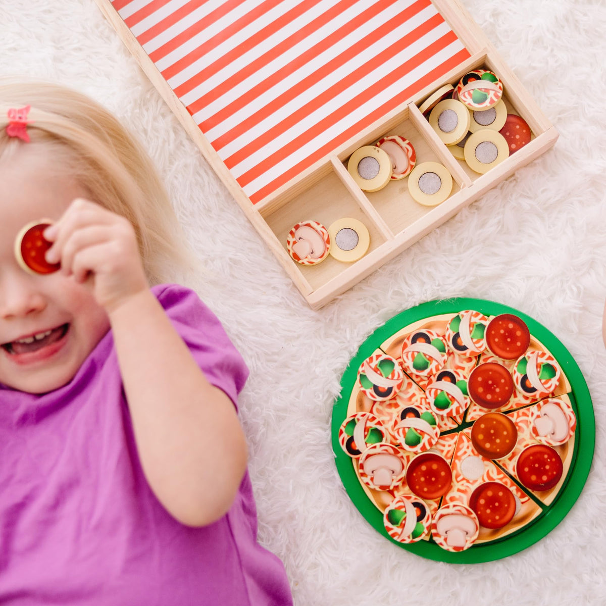 Melissa & Doug Wooden Pizza Party Play Set – 6 Sliceable Slices & 36 Toppings, 3+