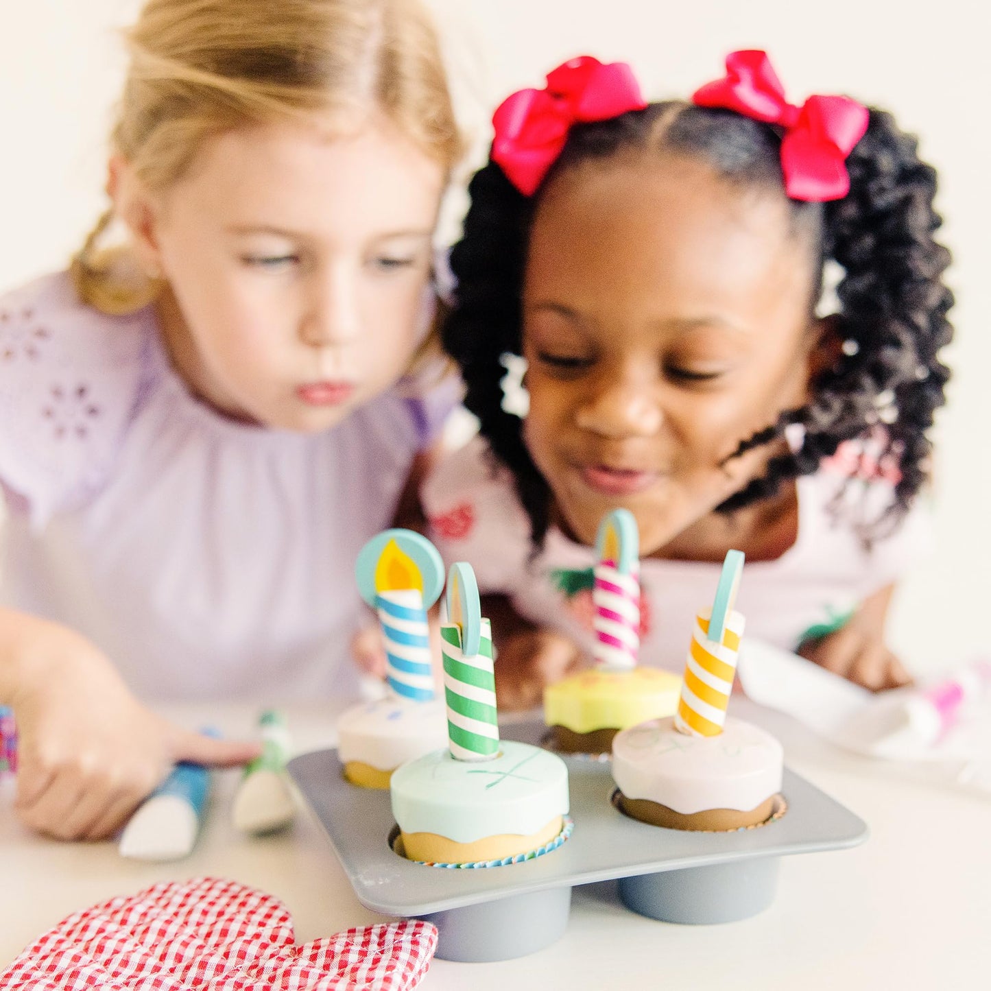 Melissa & Doug Bake & Decorate Cupcakes Kit – Wooden Cupcake Set with Toppings