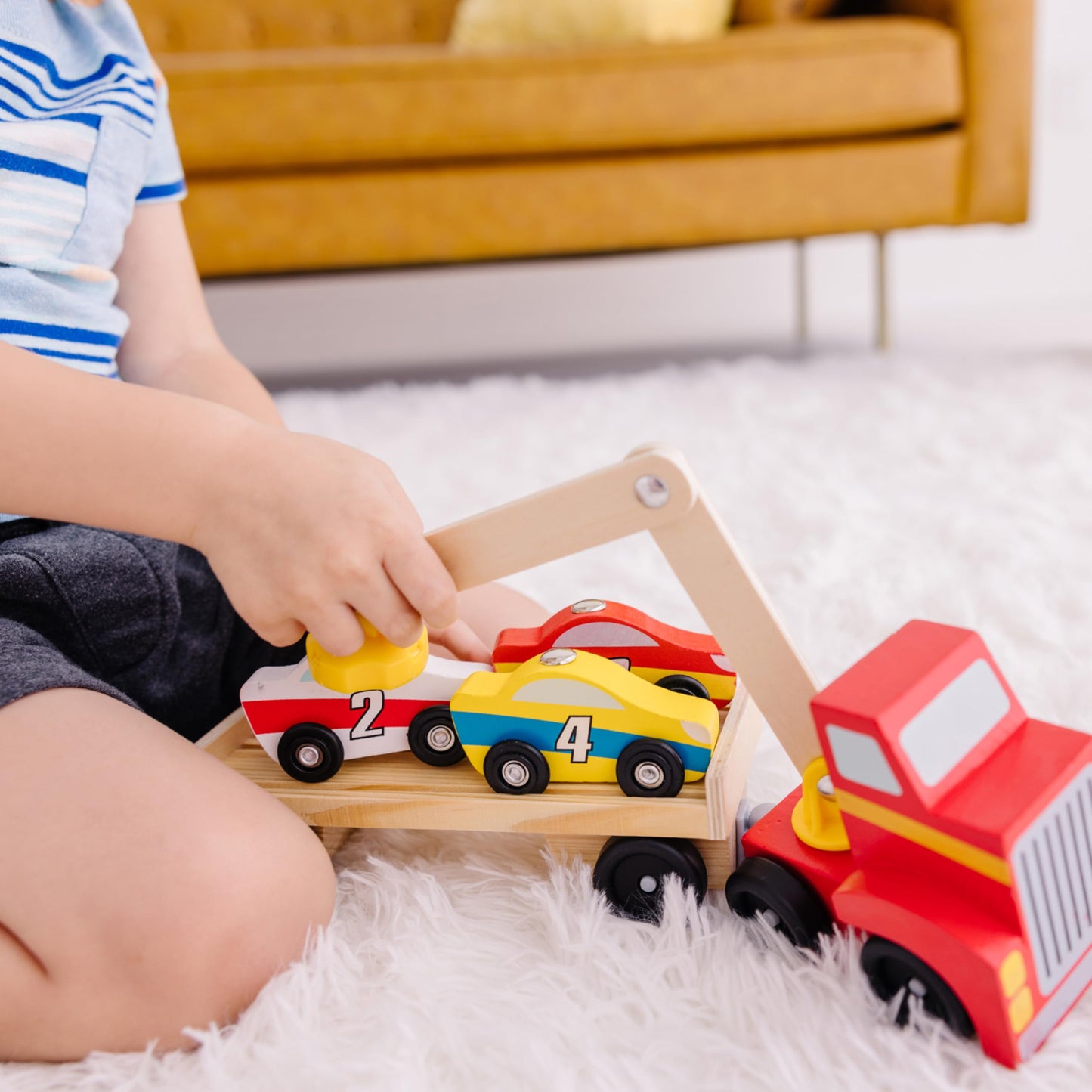 Melissa & Doug Magnetic Car Loader Wooden Truck Crane with 4 Cars & Trailer