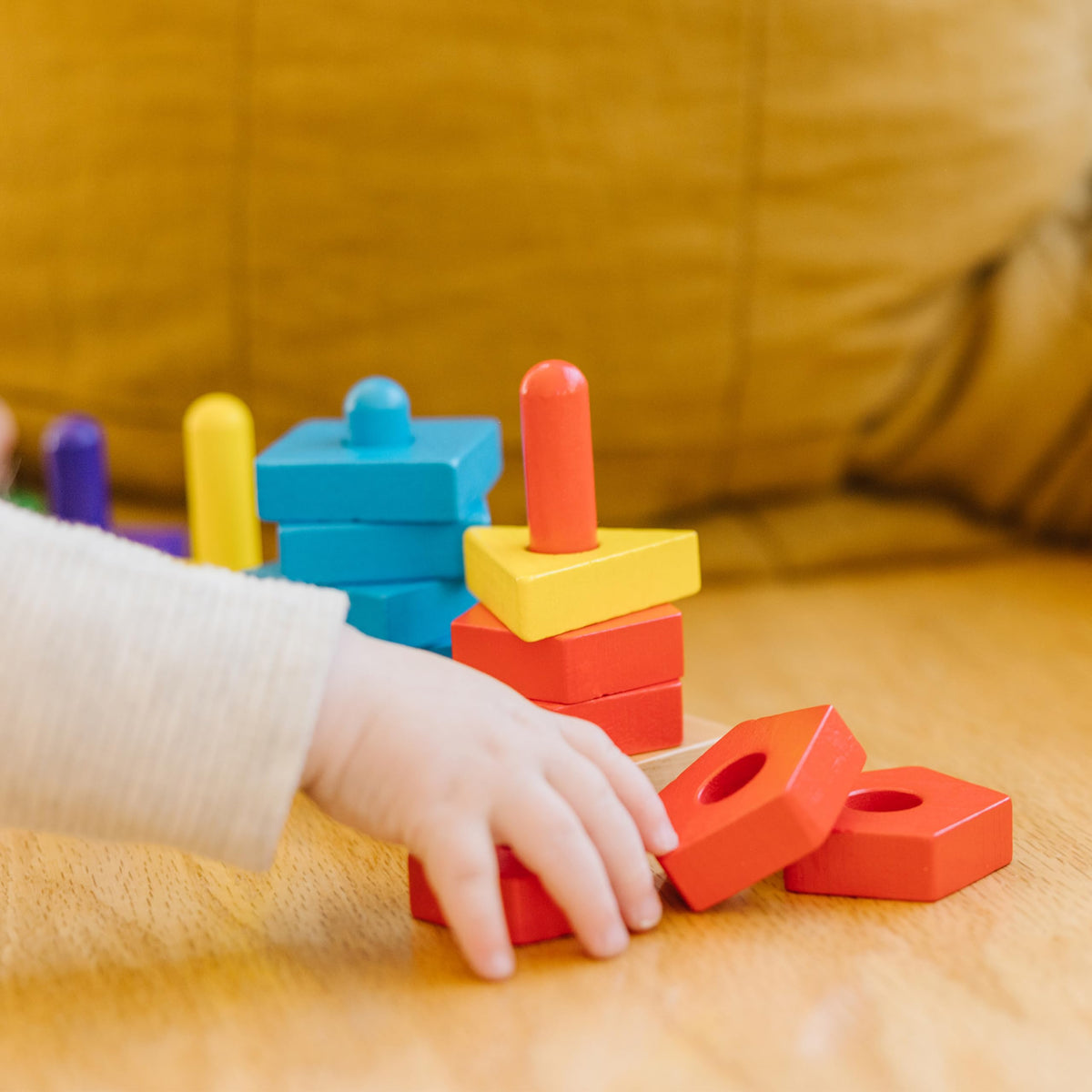 Melissa & Doug Stack and Sort Board – Wooden Educational Toy with 15 Solid Wood Pieces