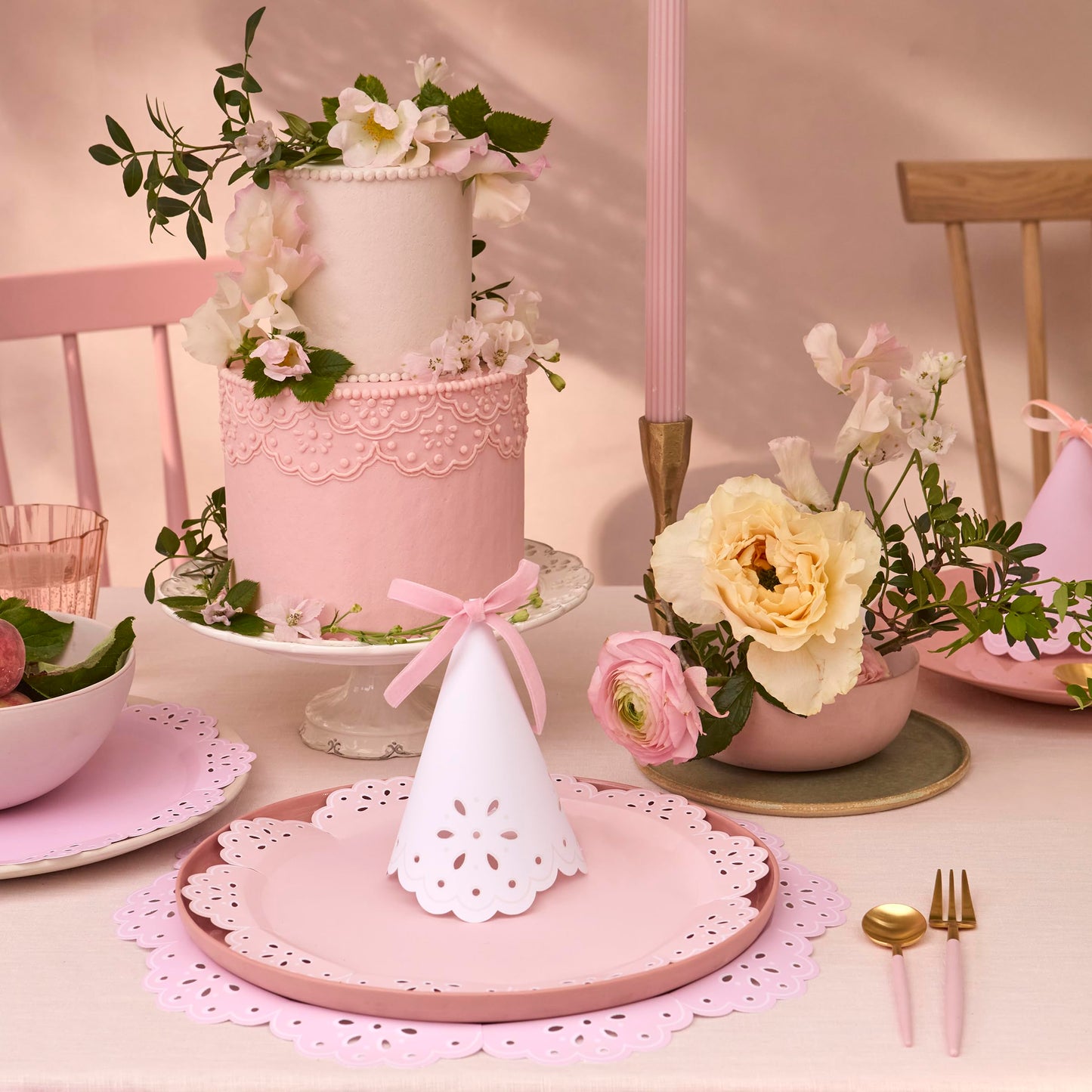 Meri Meri Broderie Anglaise Lace Party Hats Pack of 8 – Pastel Colors with Velvet Bows