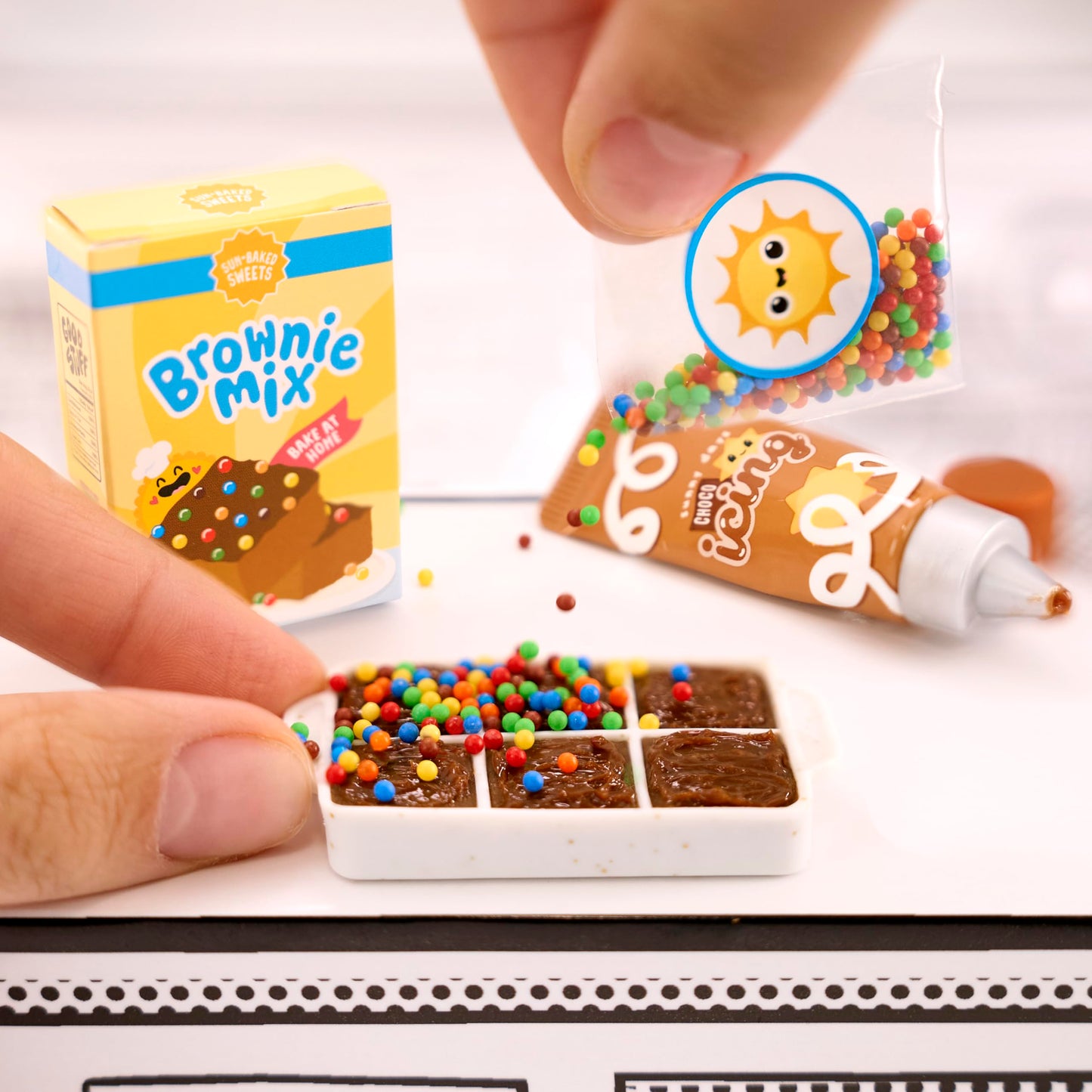 MGA's Miniverse Make It Mini From Scratch Series 1 (6 Pack) – DIY Mini Desserts & Collectibles