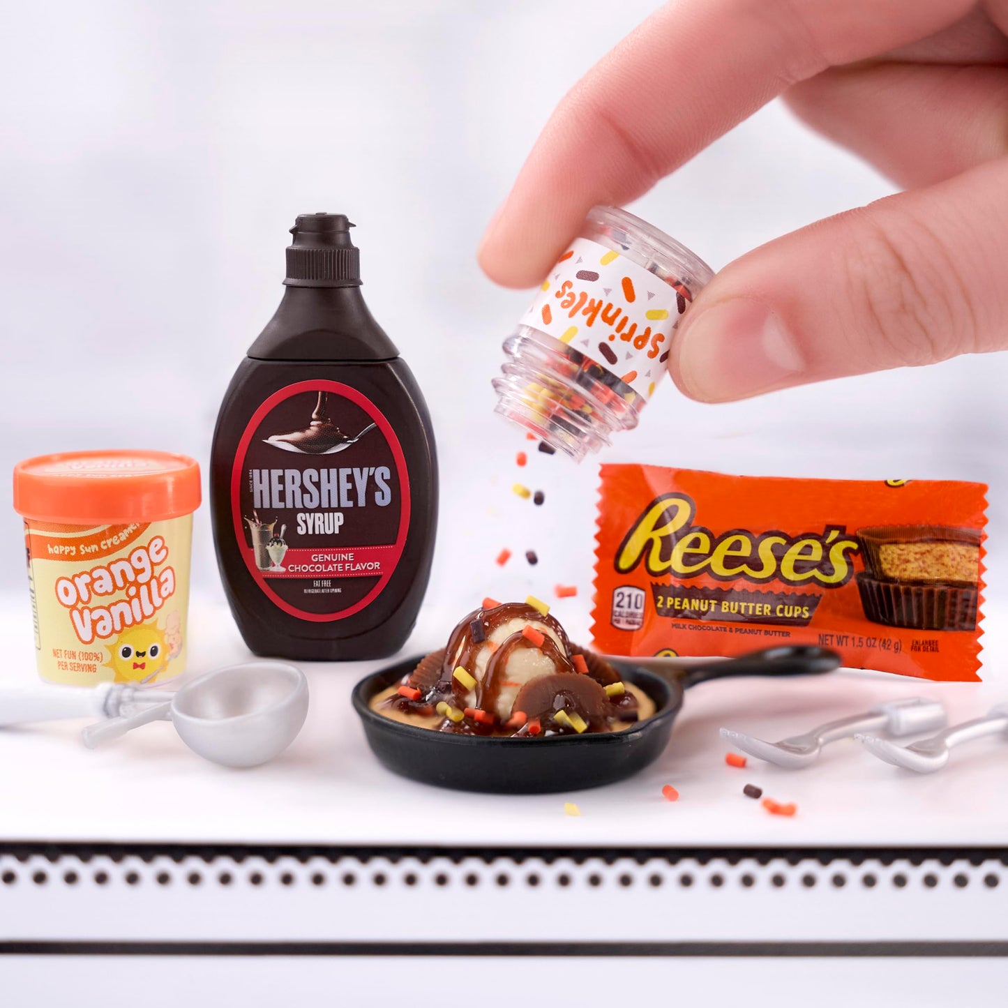 MGA's Miniverse Make It Mini Food Hershey Multipack – DIY Resin Minis for Collectors (8+)