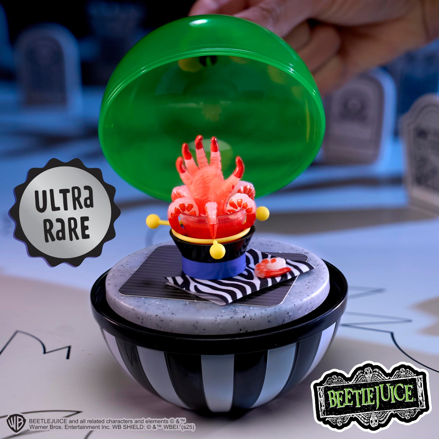 MGA's Miniverse Make It Mini Halloween 3-Pack – Beetlejuice Mini Collectibles, DIY Resin Play, 8+