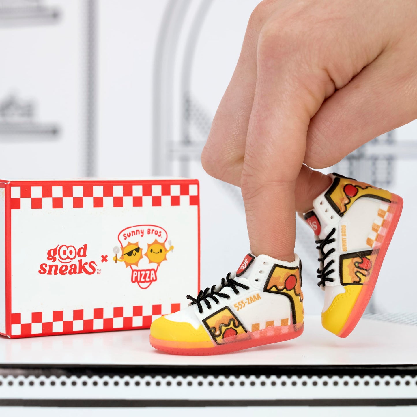 MGA's Miniverse Make It Mini Sneakers 6-Pack – Mystery Unboxing & Display (8+)