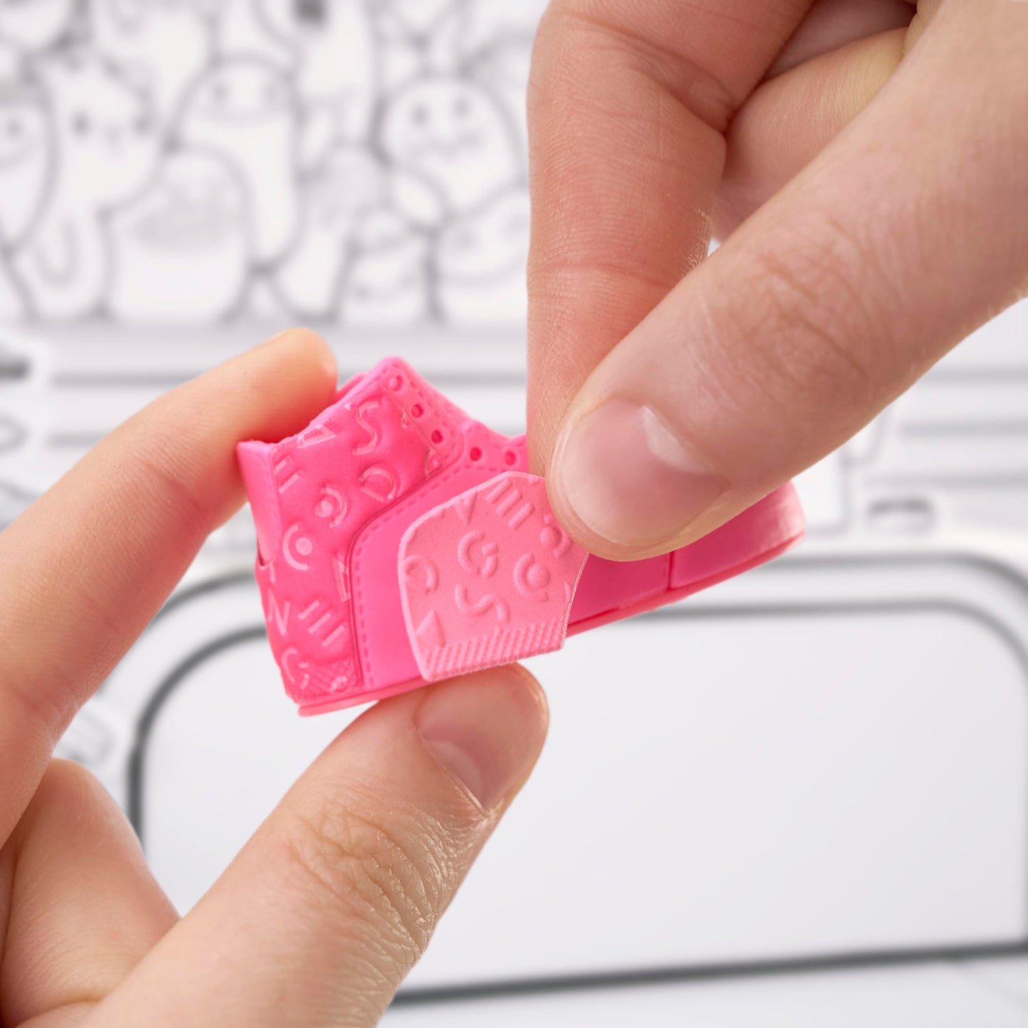 MGA's Miniverse Make It Mini Sneakers 6-Pack – Mystery Unboxing & Display (8+)