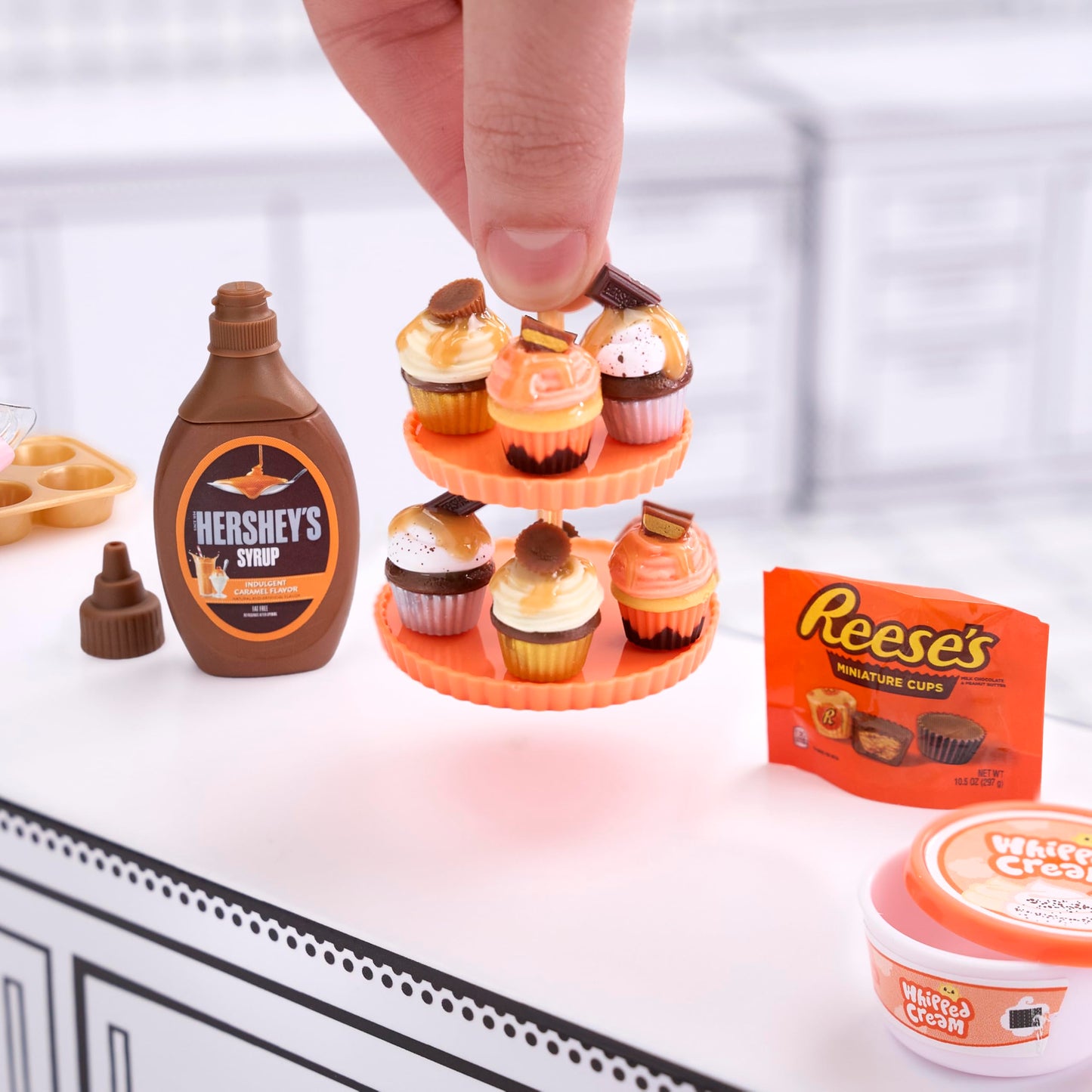 MGA's Miniverse Make It Mini Food Hershey Multipack – DIY Resin Minis for Collectors (8+)