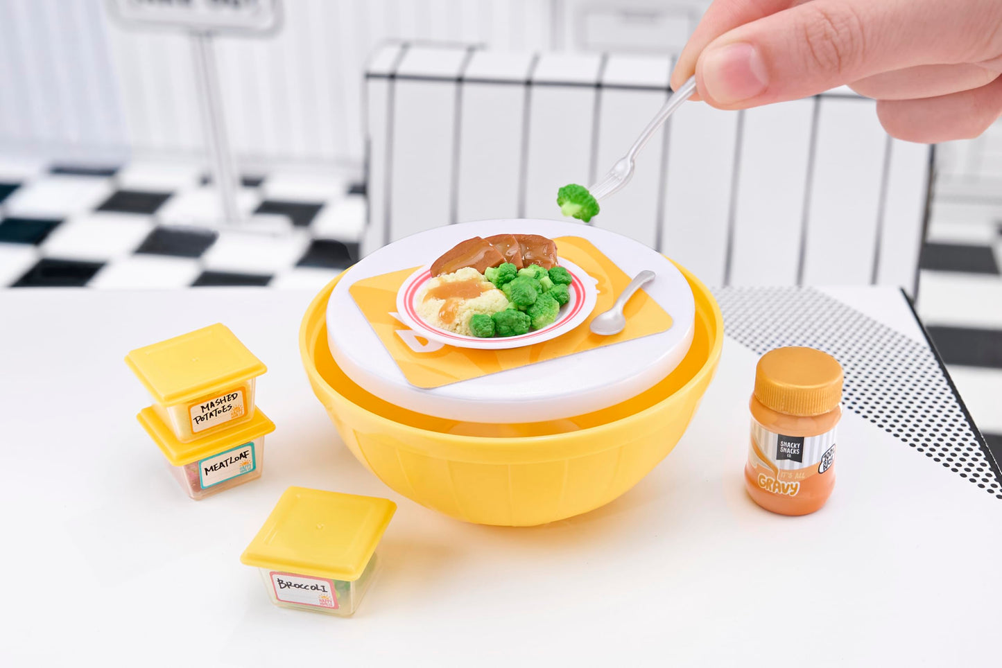 MGA's Miniverse Make It Mini Diner Series 4 – Mini Collectibles, DIY Resin Play