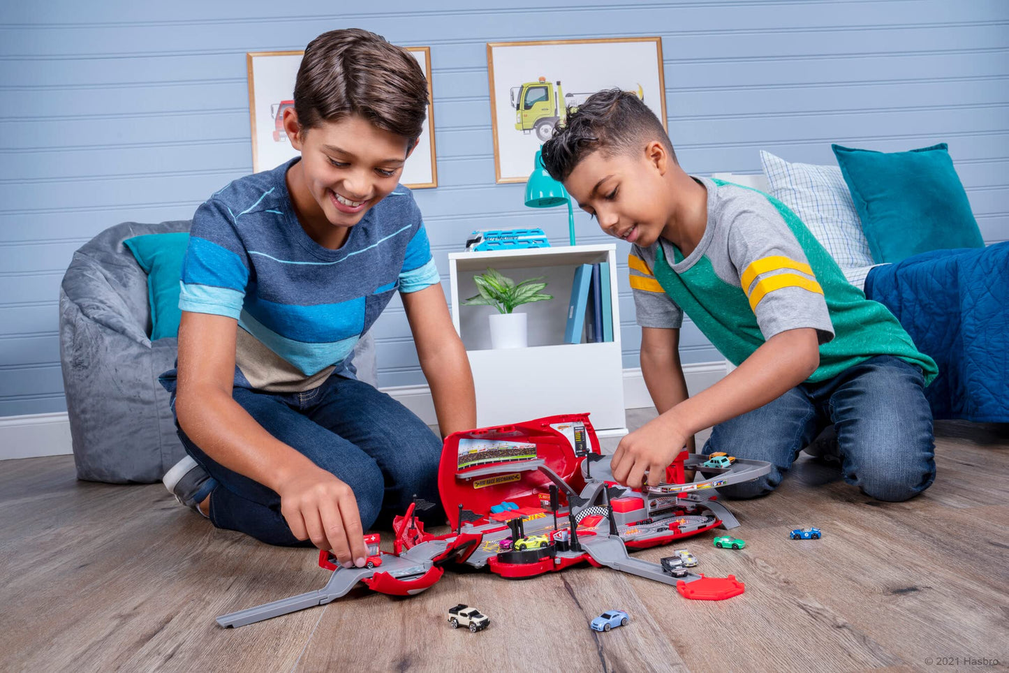 Micro Machines Corvette Raceway Transforming Playset – 8 Included Cars | Amazon Exclusive