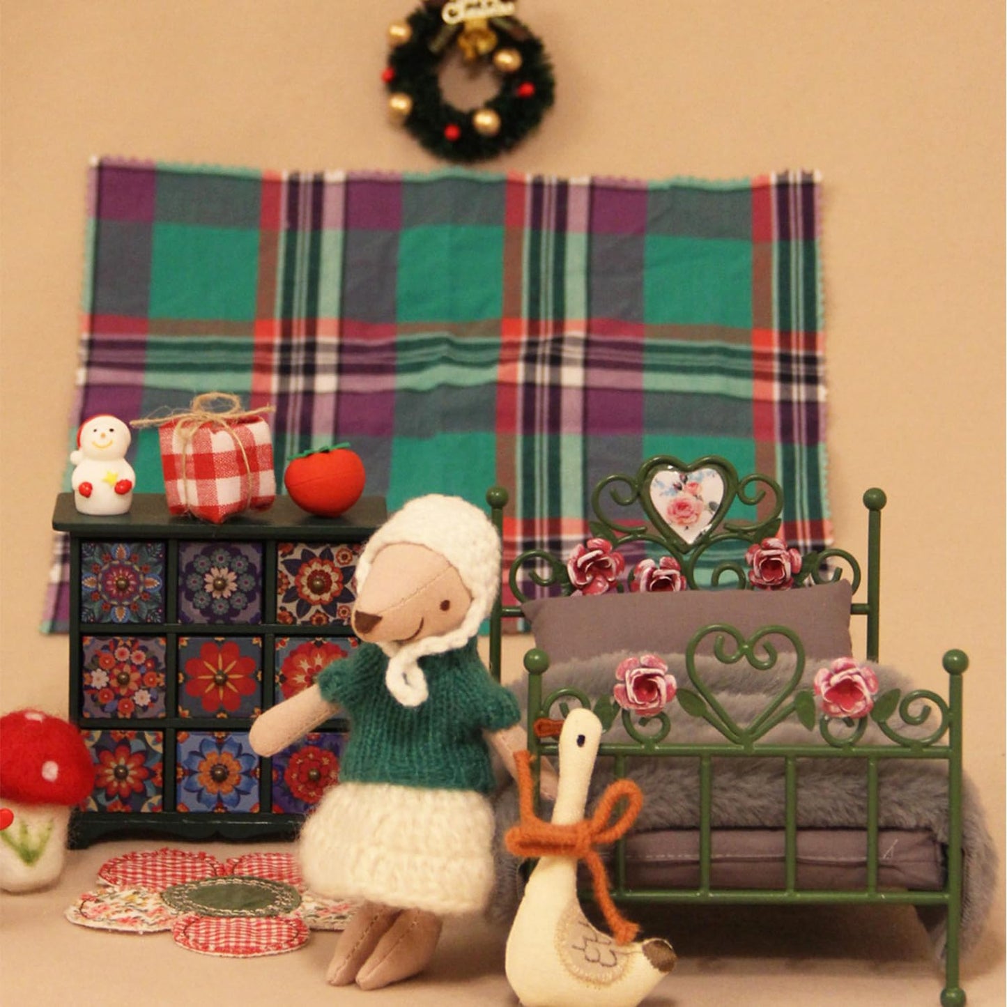 Minamzee 1:12 Dollhouse Iron Bed - White with Floral Engravings