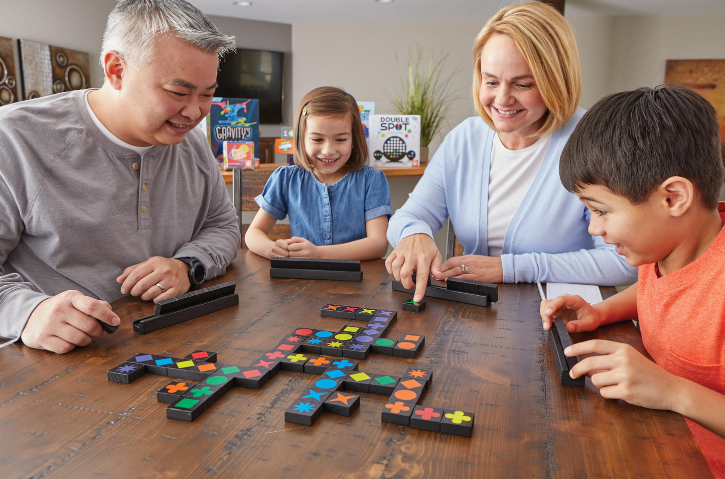 Qwirkle UK Edition | MindWare Board Game for 2-4 Players | Ages 6+ | 45 Min