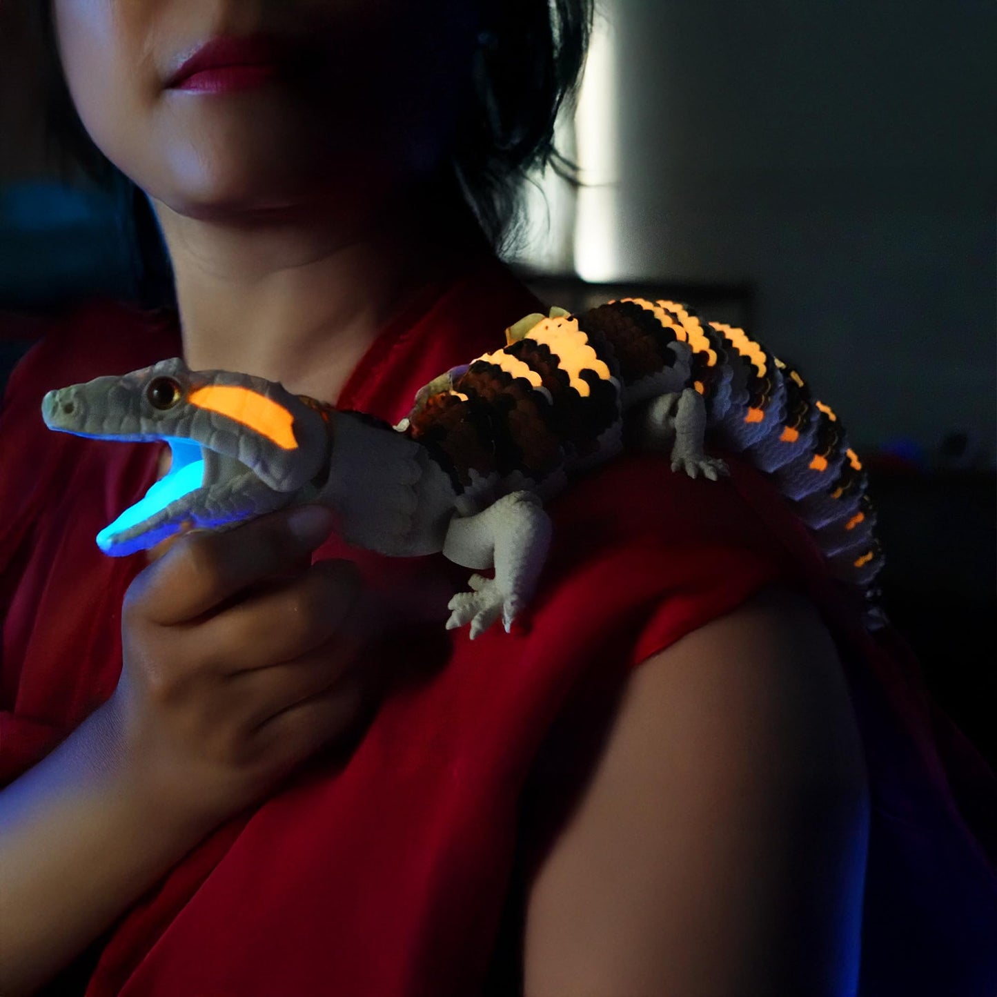 Mivi Collection Articulated Glow-in-the-Dark Skink Lizard – 3D Printed with UV Blue Tongue