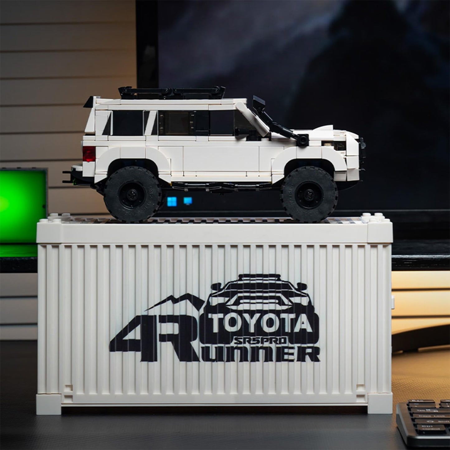 MOCBROPCS Toyota 4Runner SR5PRO Building Kit – Officially Licensed SUV with Display Container | 540 Pieces