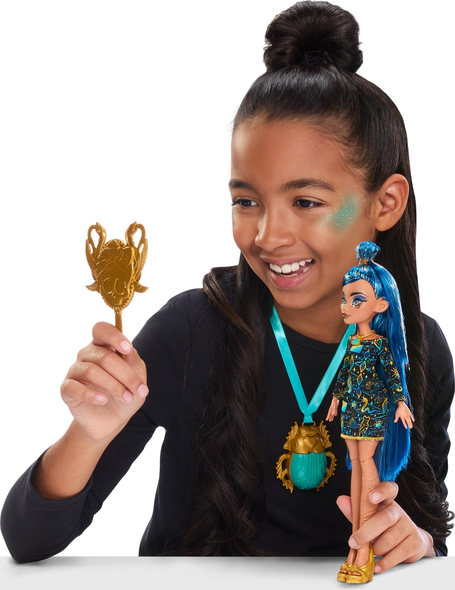 Monster High Cleo De Nile Golden Glam Case Beauty Kit – Tattoos, Necklace & Stickers