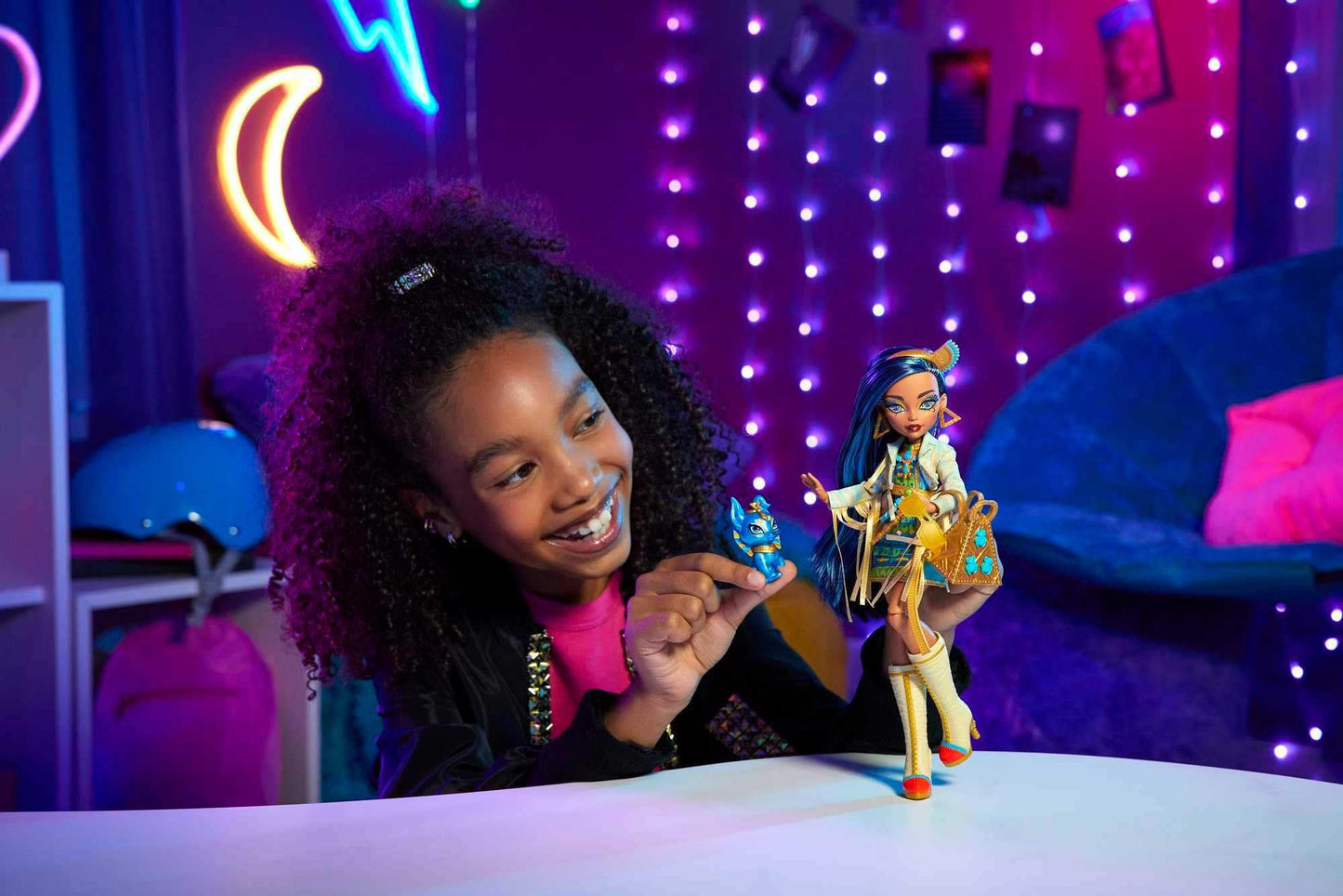 Monster High Cleo De Nile Doll – Blue Streaked Hair, Signature Look, Fashion Accessories & Tut