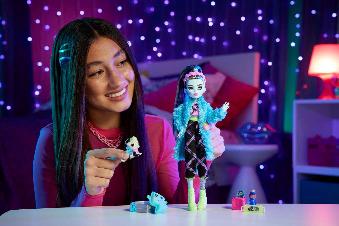 Monster High Creepover Party Frankie Stein Doll with Watzie – Sleepover Accessories