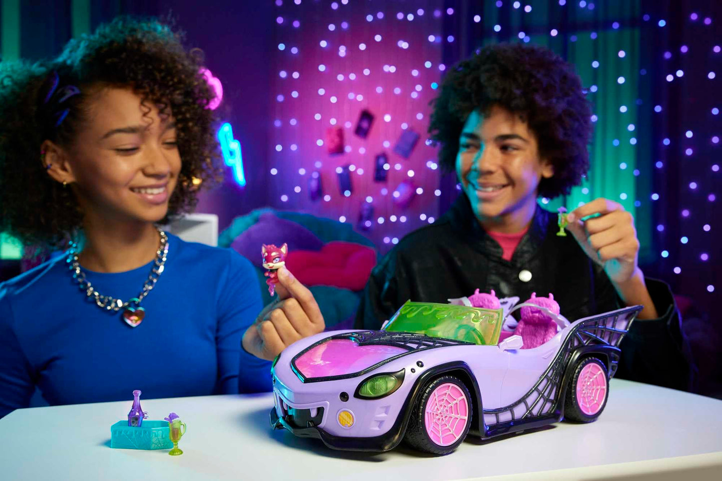 Monster High Ghoul Mobile: Purple Convertible Playset with Pet, Cooler & Four-Doll Seating