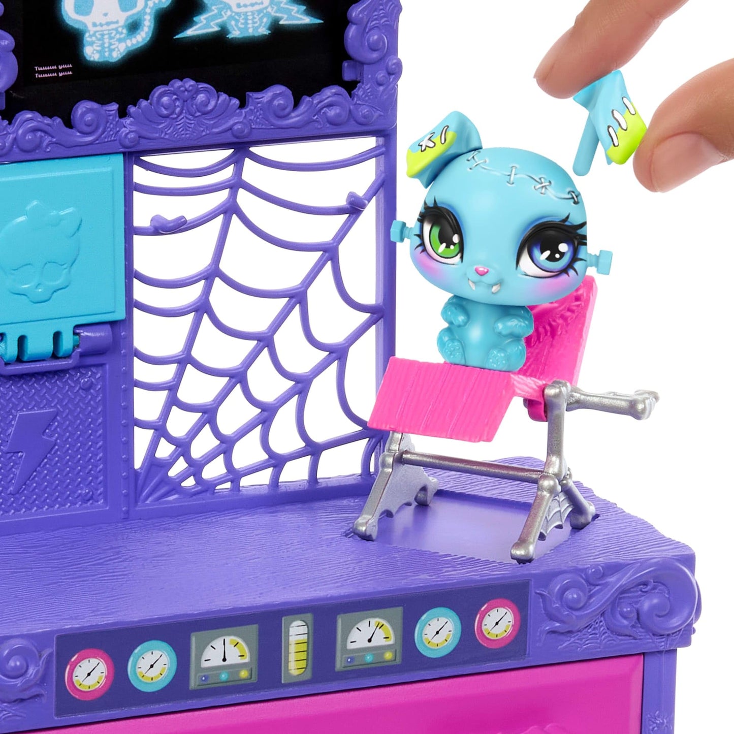 Monster High Make-A-Monster Pet Playset — Frankie Stein Doll + 30+ Accessories for Creative Pet Combos