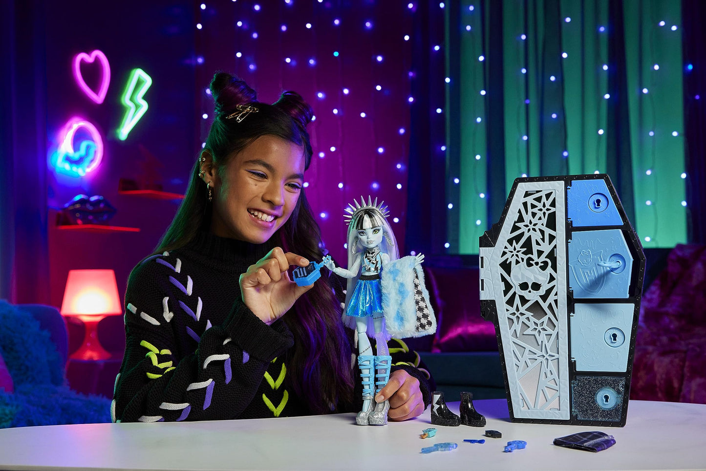 Monster High Skulltimate Secrets Fearidescent Frankie Stein Doll & Locker Set – 19+ Surprises