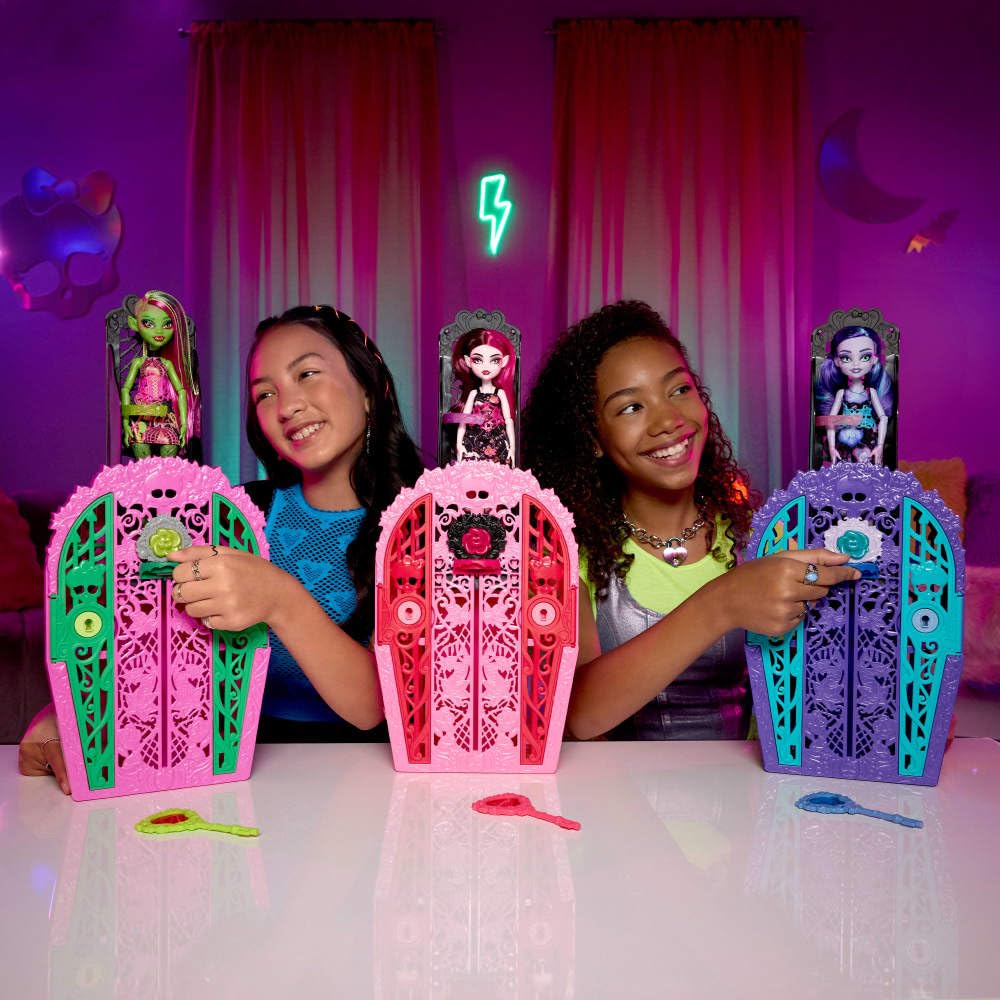 Monster High Skulltimate Secrets Garden Mysteries: Twyla with Reveal Closet & 19+ Tea Party Surprises
